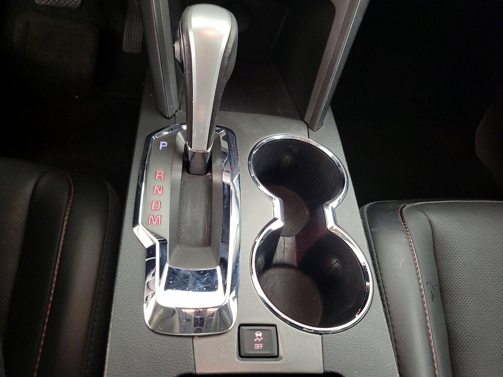 Thumbnail: 2015 GMC Terrain - 17