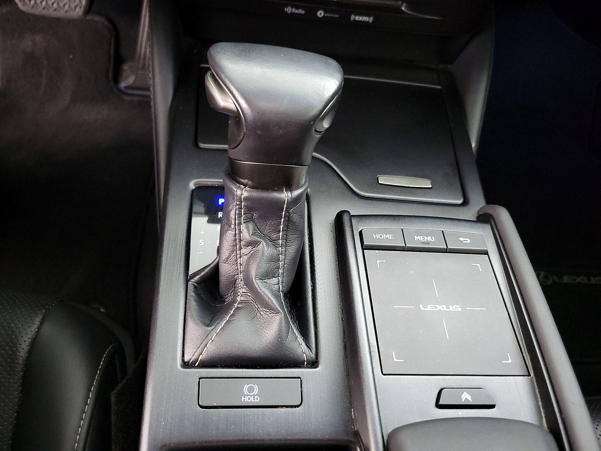 Thumbnail: 2021 Lexus ES - 17