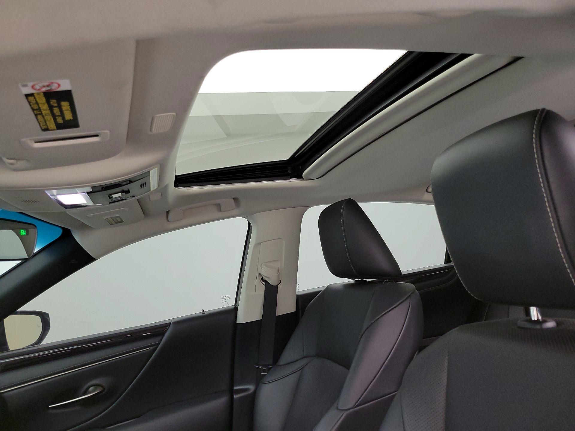 Thumbnail: 2021 Lexus ES - 19