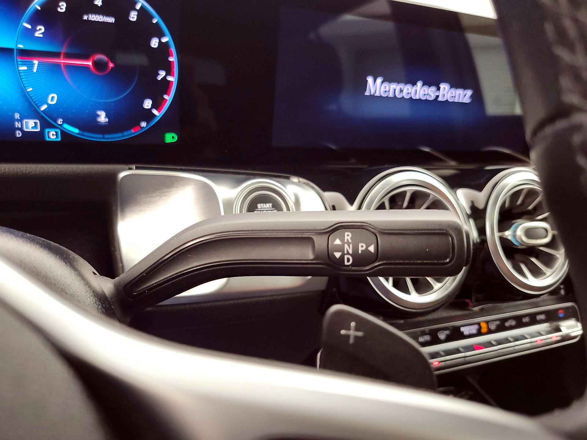 Thumbnail: 2021 Mercedes-Benz GLB - 17