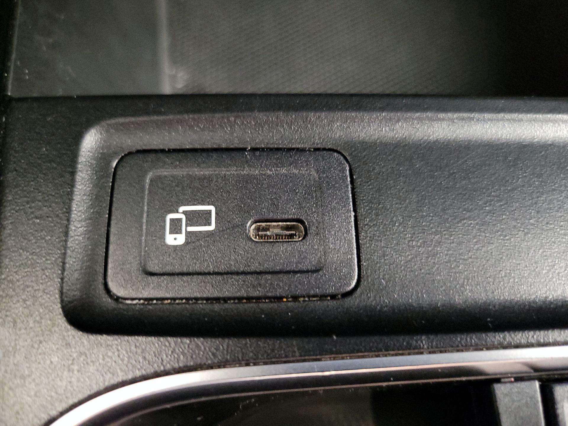 Thumbnail: 2021 Mercedes-Benz GLB - 18