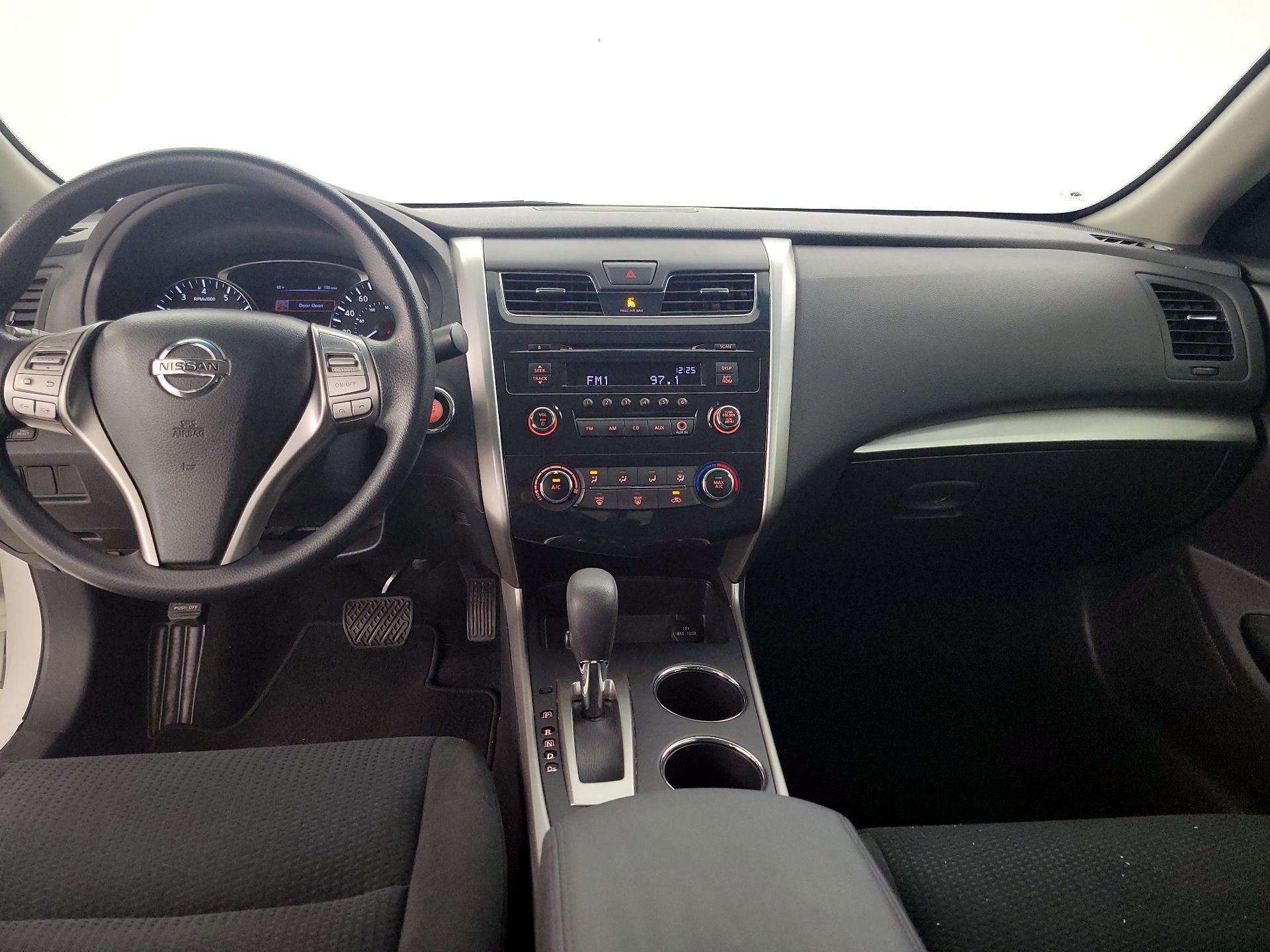 Thumbnail: 2015 Nissan Altima - 9