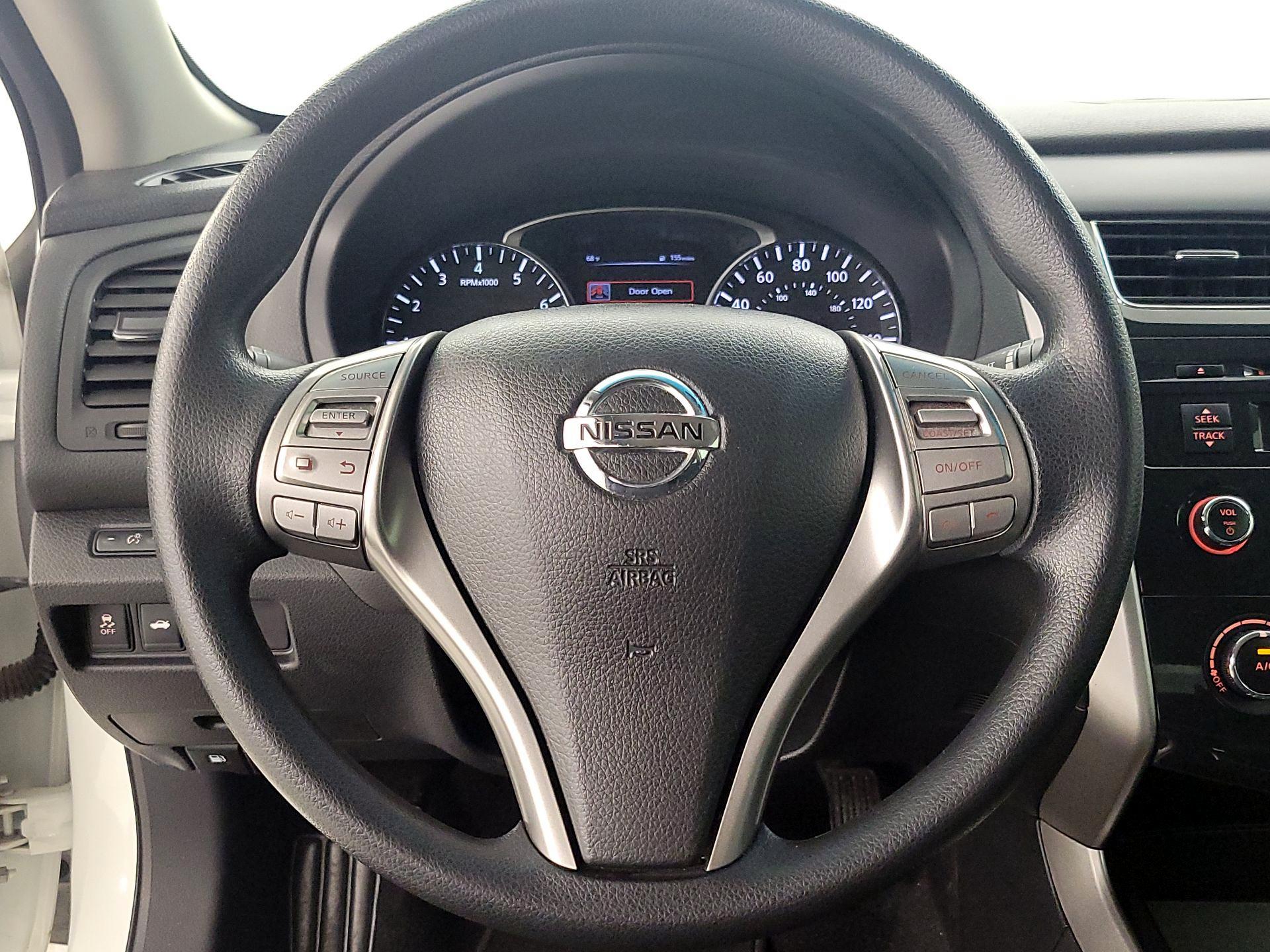 Thumbnail: 2015 Nissan Altima - 10