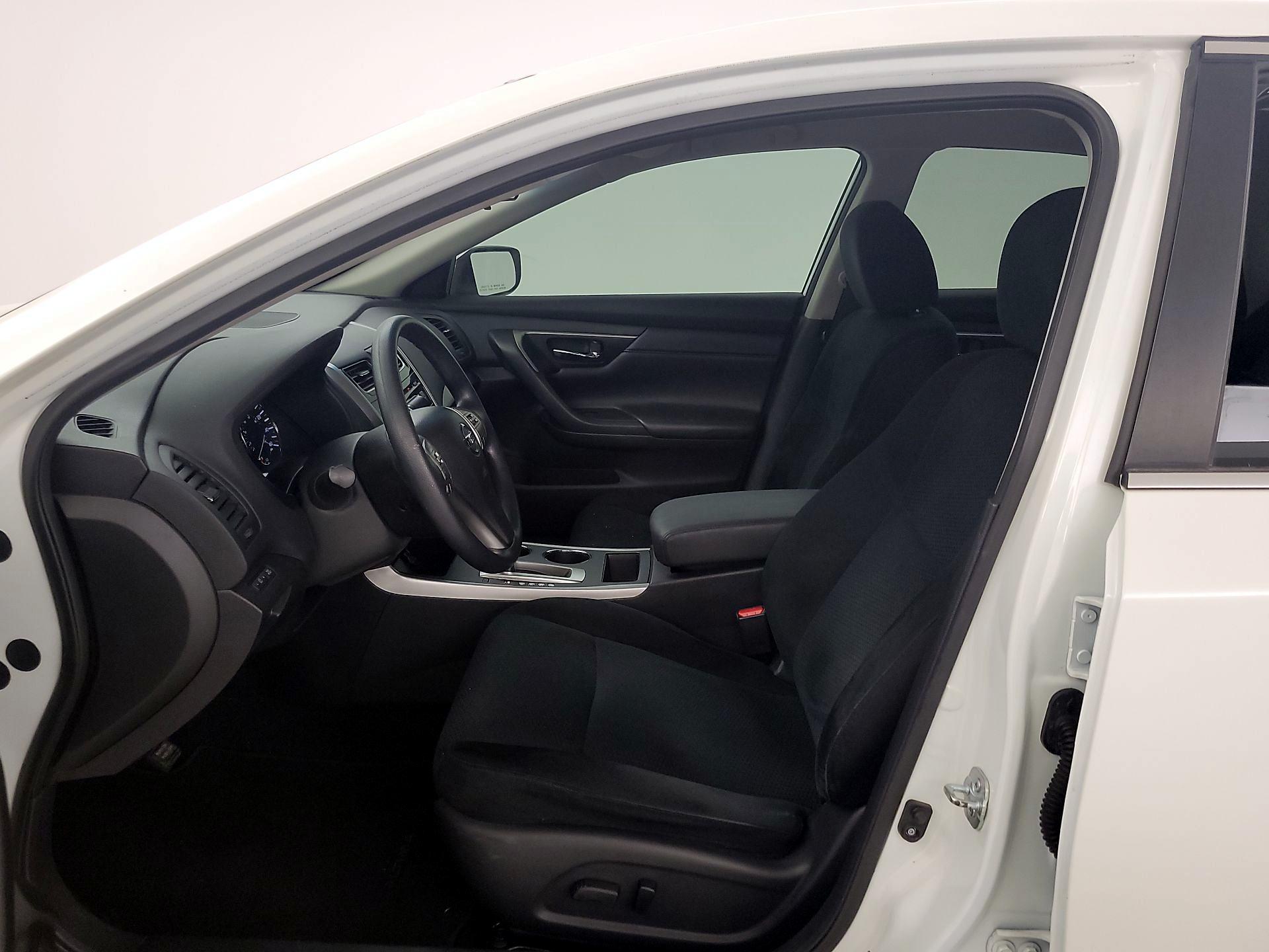 Thumbnail: 2015 Nissan Altima - 11