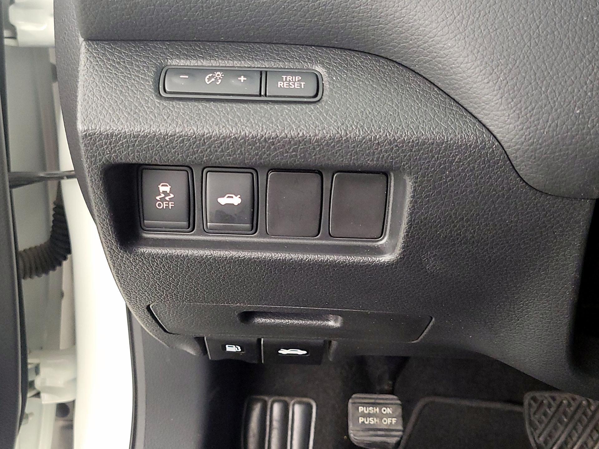 Thumbnail: 2015 Nissan Altima - 13