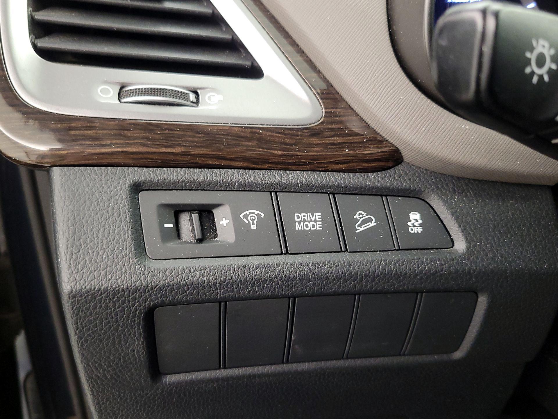 Thumbnail: 2017 Hyundai Santa Fe - 13