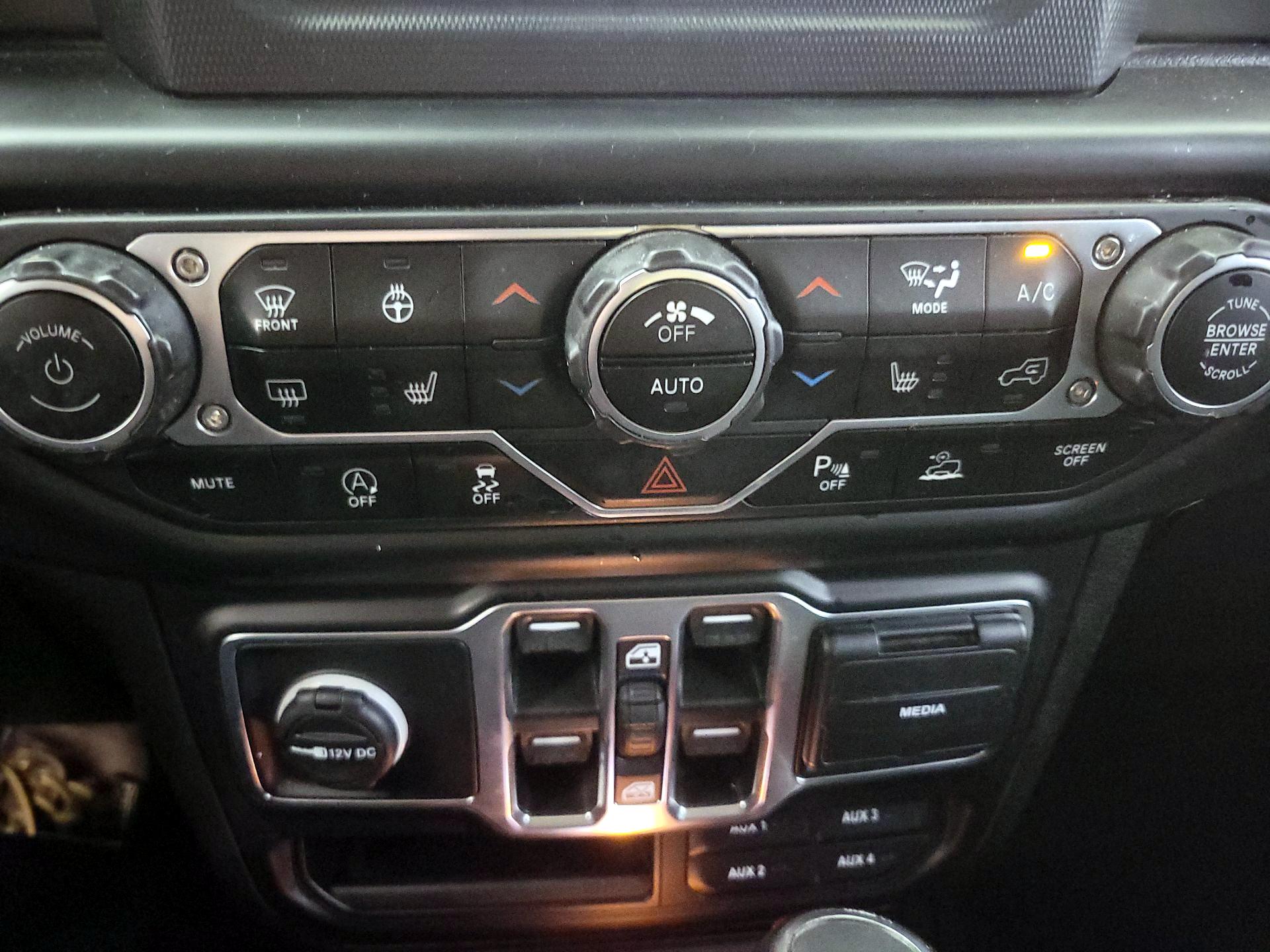 Thumbnail: 2020 Jeep Gladiator - 16