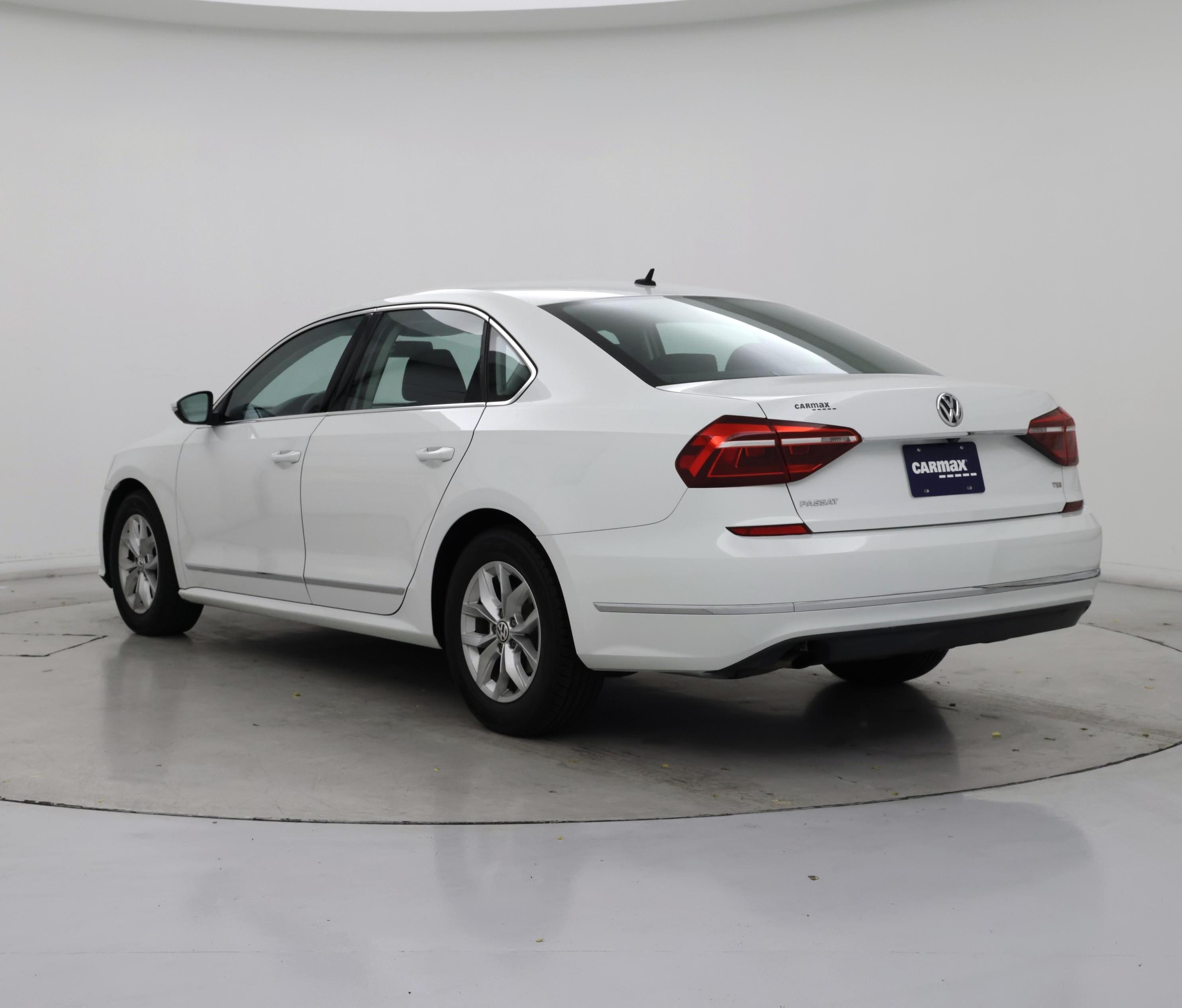 Thumbnail: 2017 Volkswagen Passat - 2