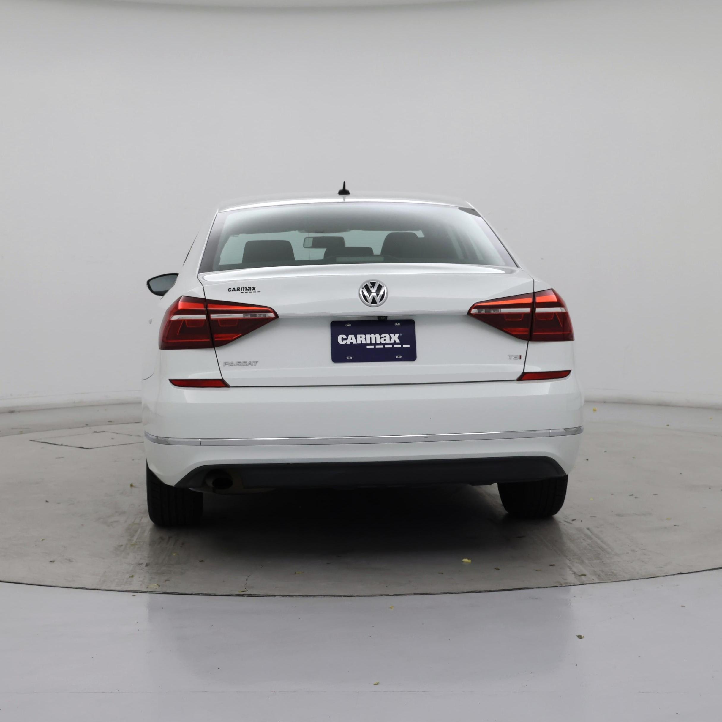 Thumbnail: 2017 Volkswagen Passat - 6