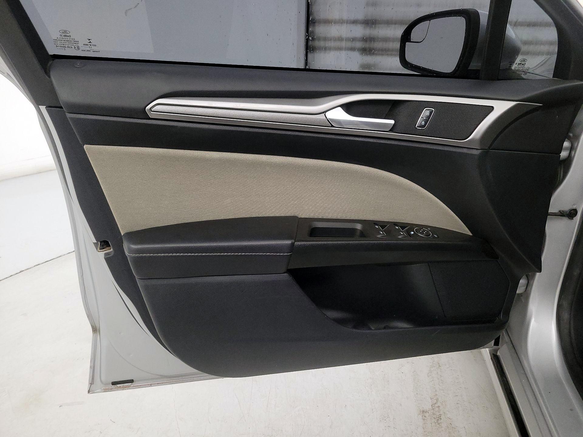 Thumbnail: 2017 Ford Fusion - 12