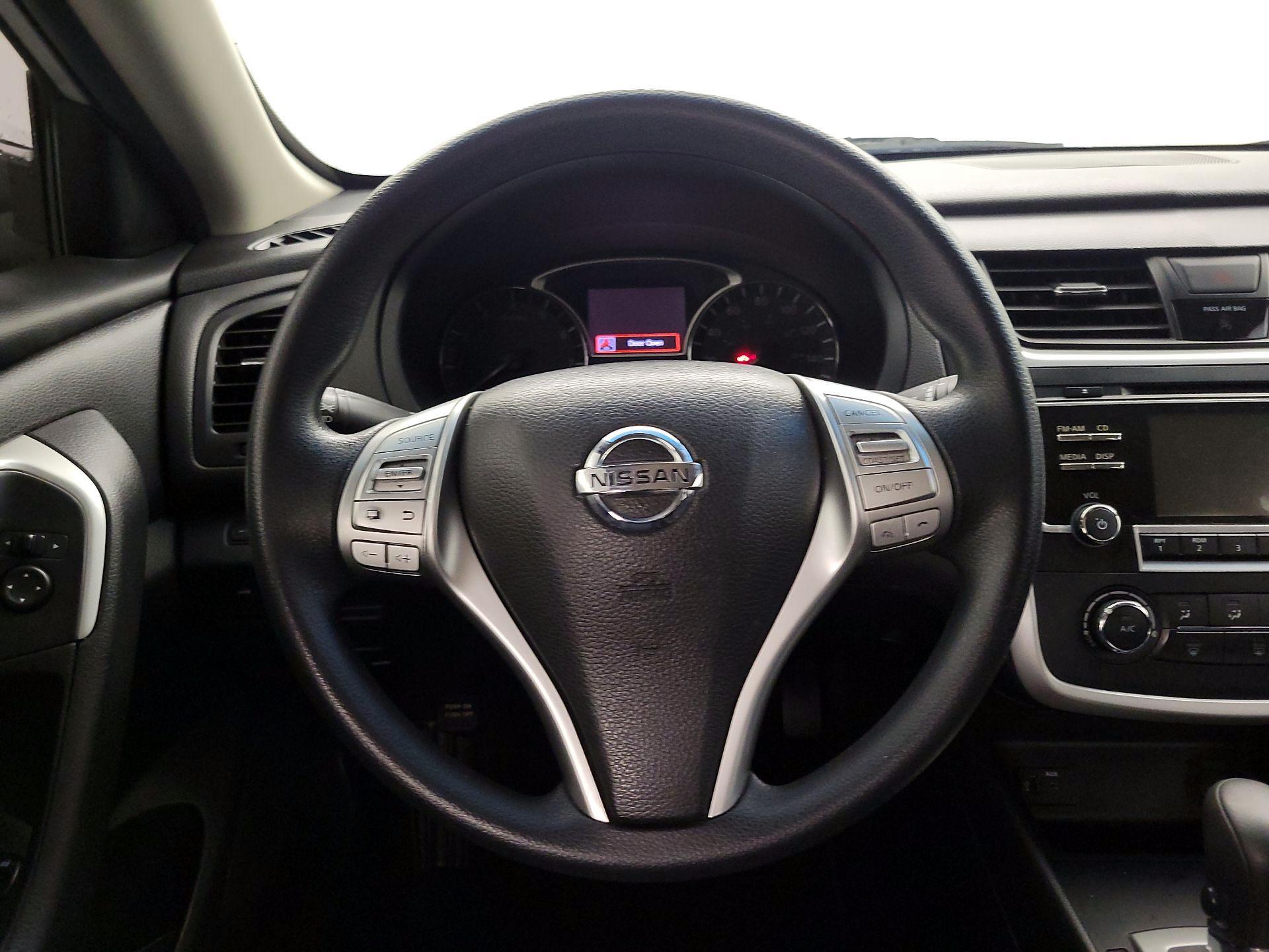Thumbnail: 2016 Nissan Altima - 10