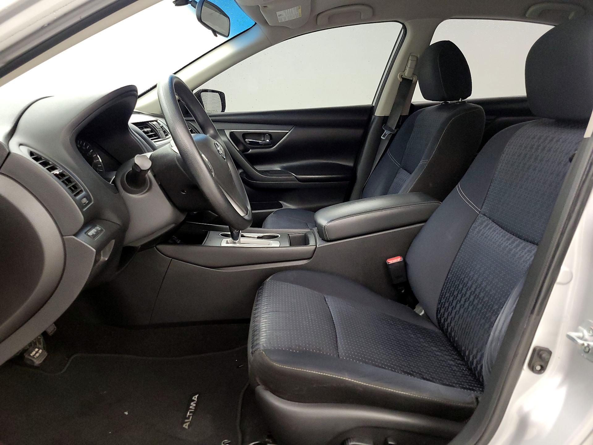 Thumbnail: 2016 Nissan Altima - 11