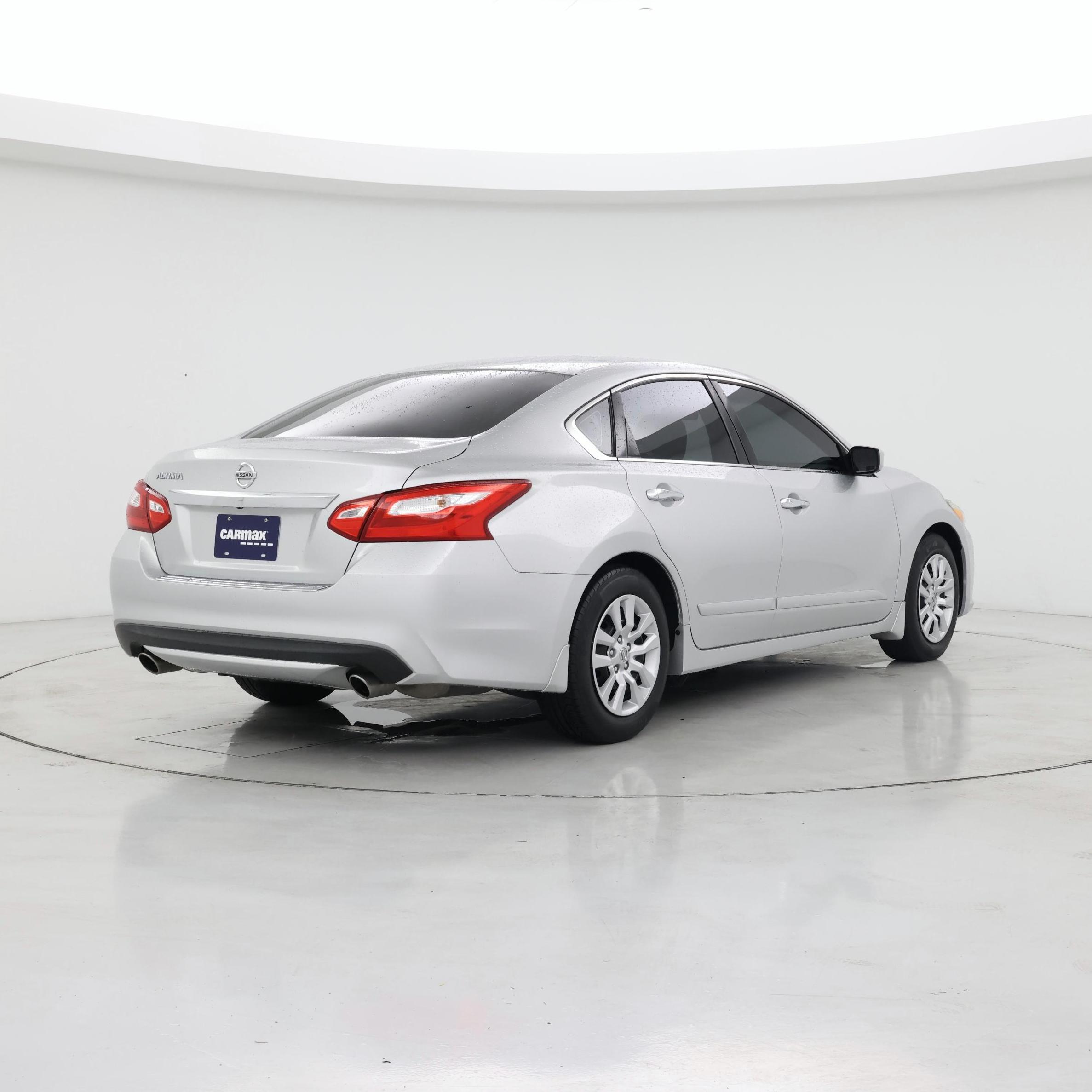 Thumbnail: 2016 Nissan Altima - 8