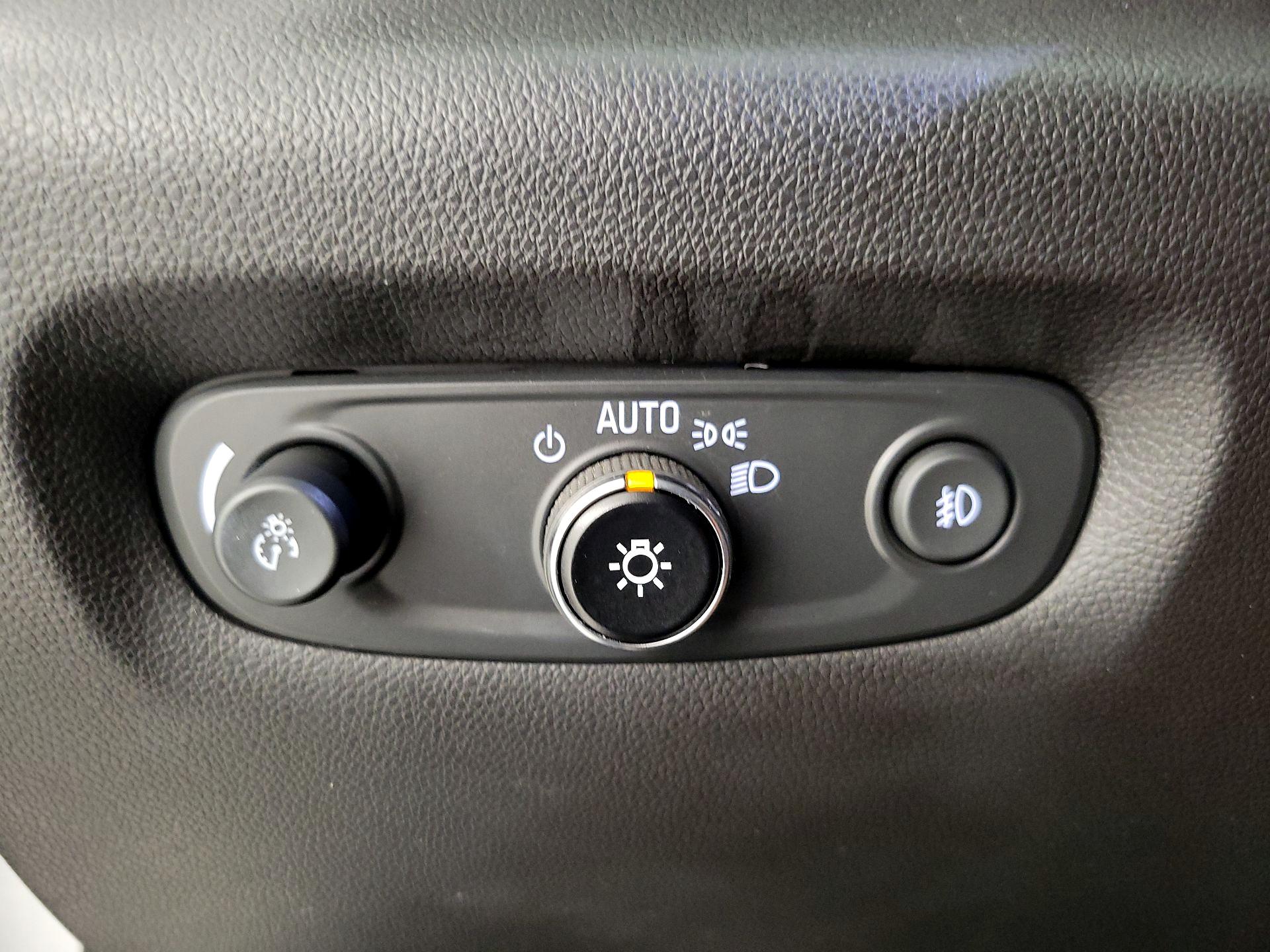 Thumbnail: 2021 Chevrolet Traverse - 13