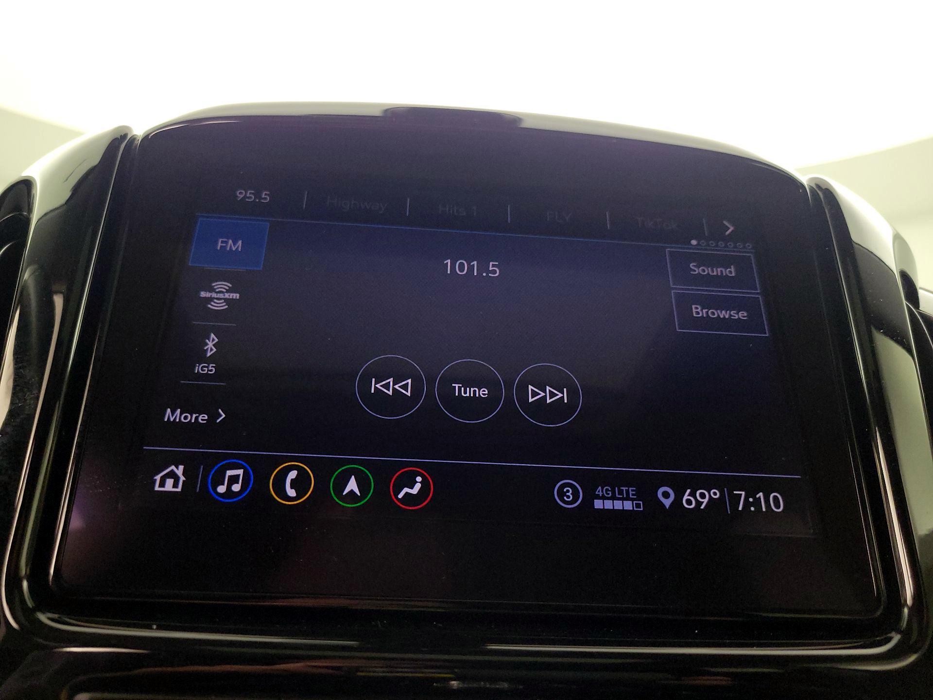 Thumbnail: 2021 Chevrolet Traverse - 16