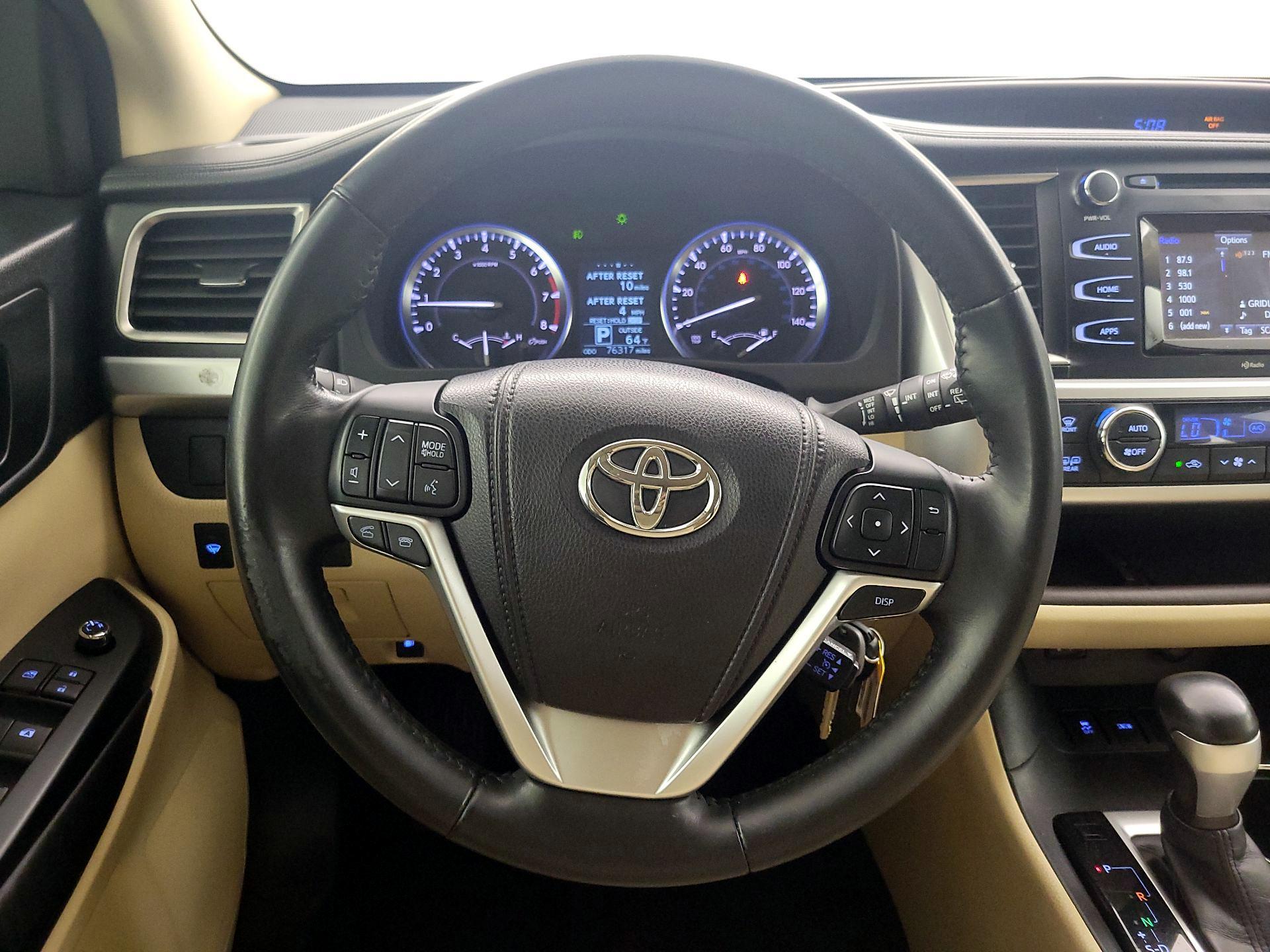Thumbnail: 2015 Toyota Highlander - 10