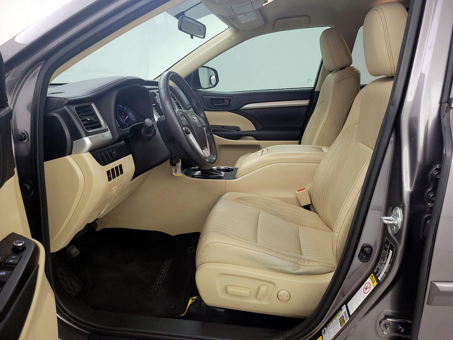 Thumbnail: 2015 Toyota Highlander - 11