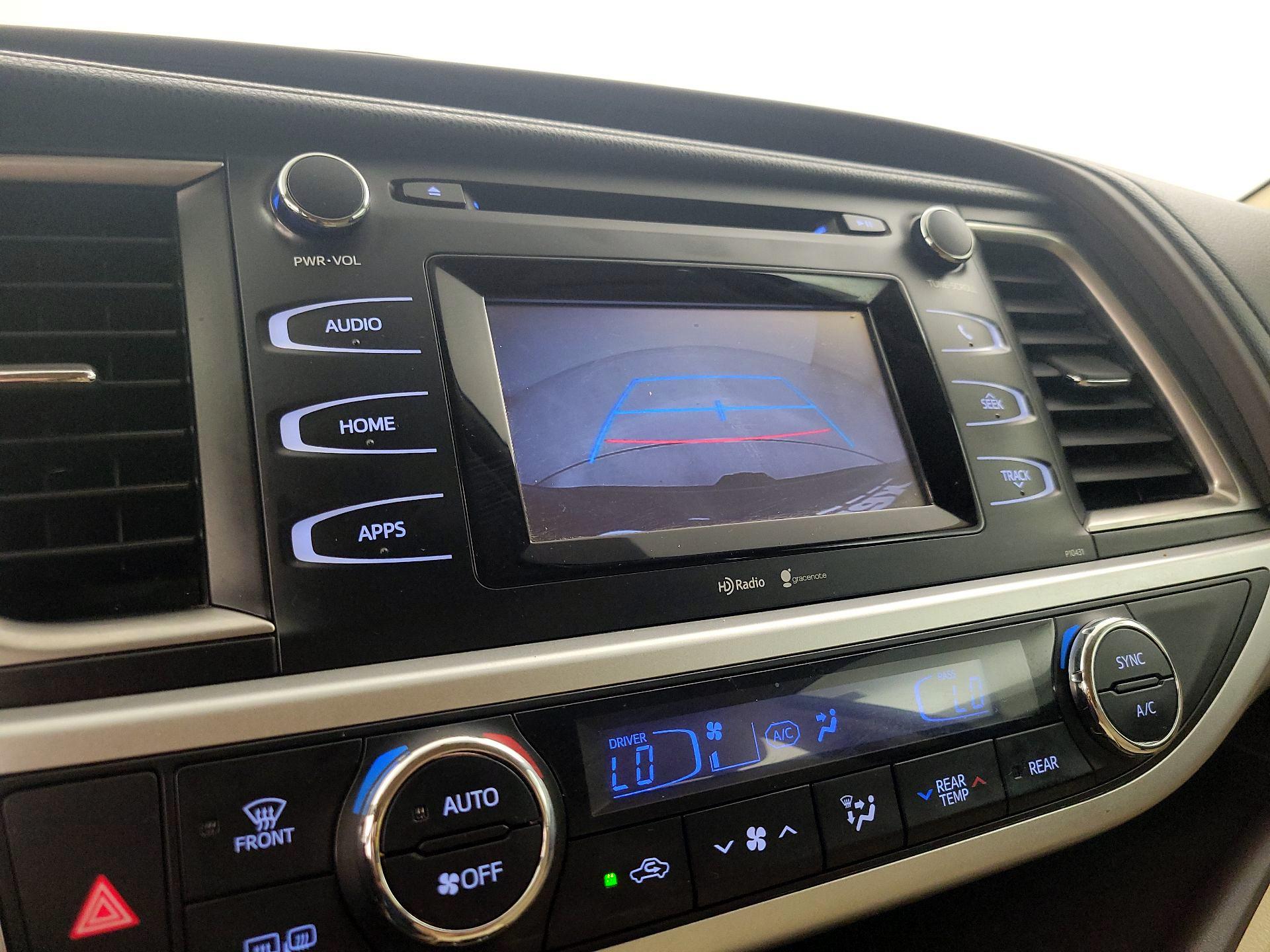 Thumbnail: 2015 Toyota Highlander - 14