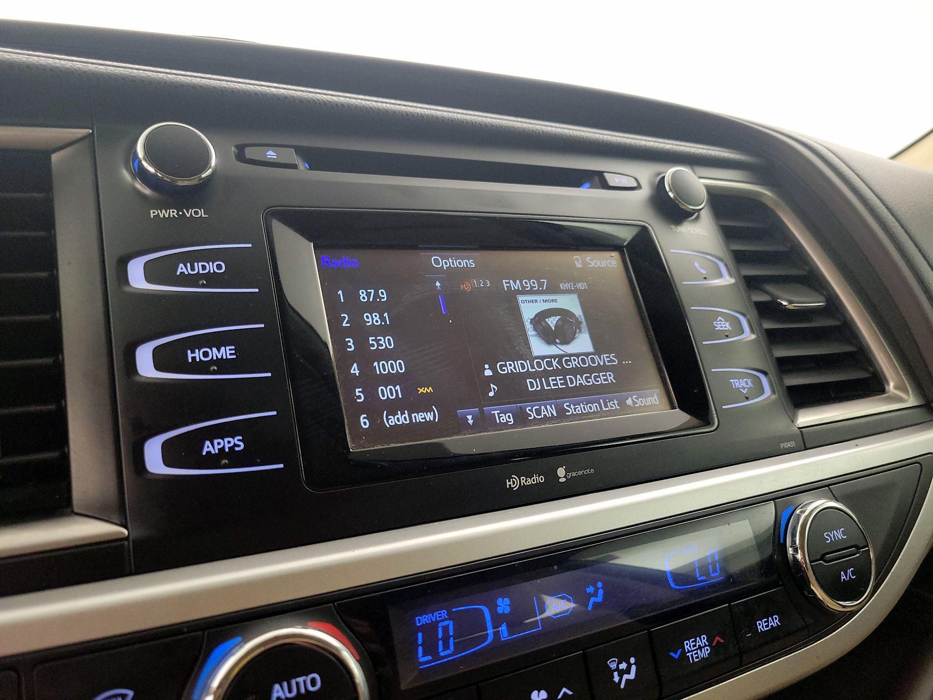 Thumbnail: 2015 Toyota Highlander - 15