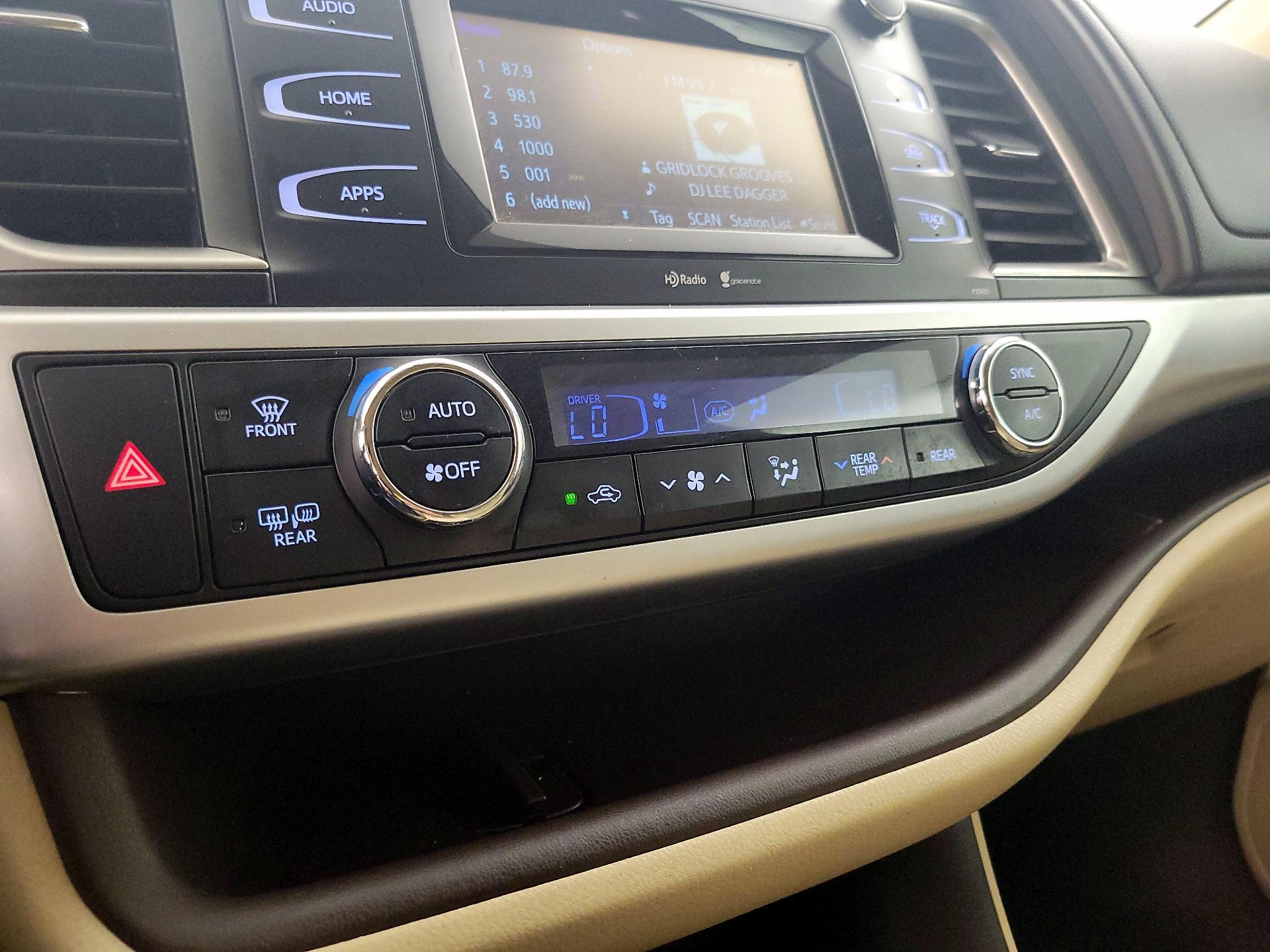 Thumbnail: 2015 Toyota Highlander - 16