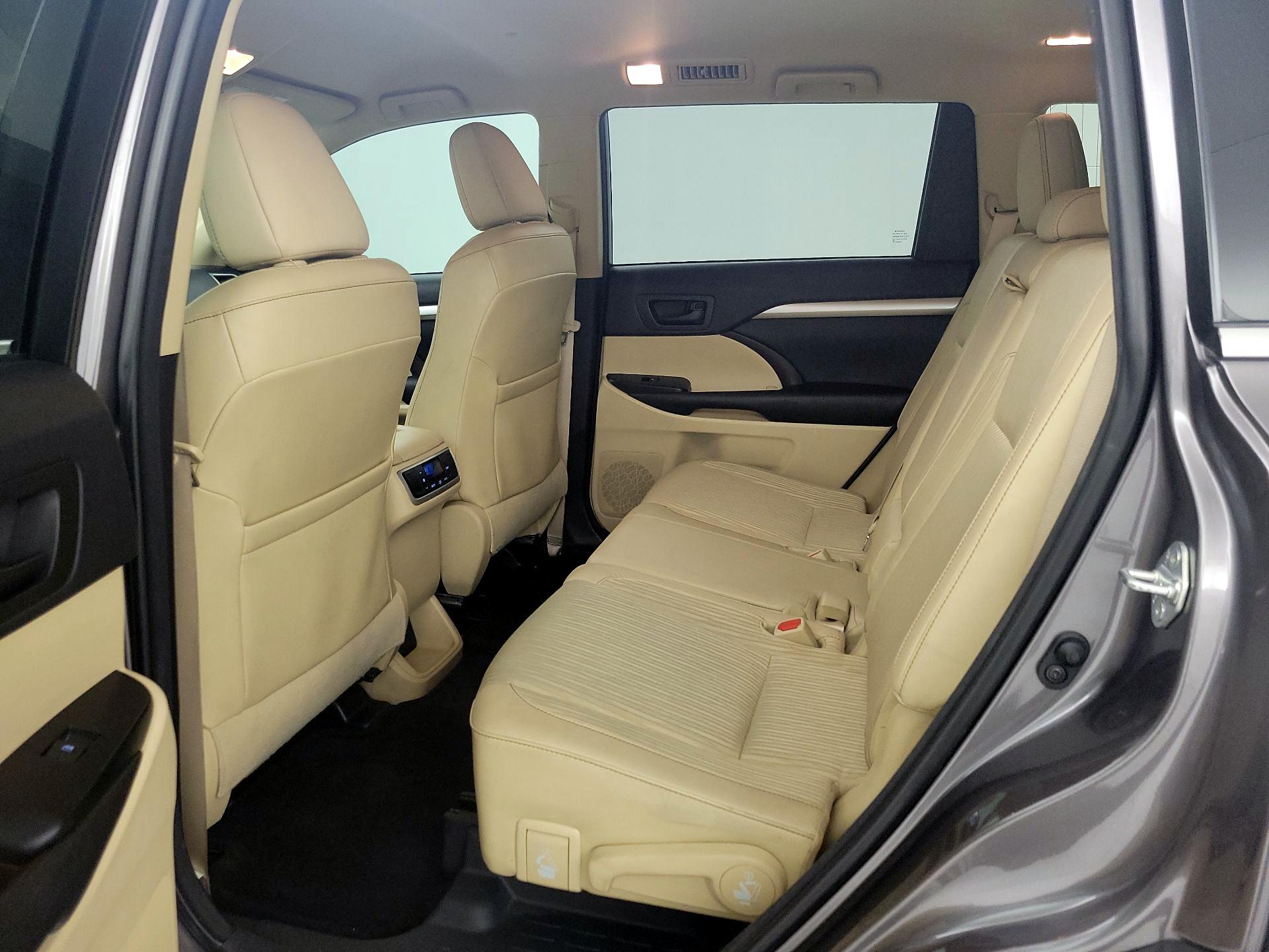 Thumbnail: 2015 Toyota Highlander - 19