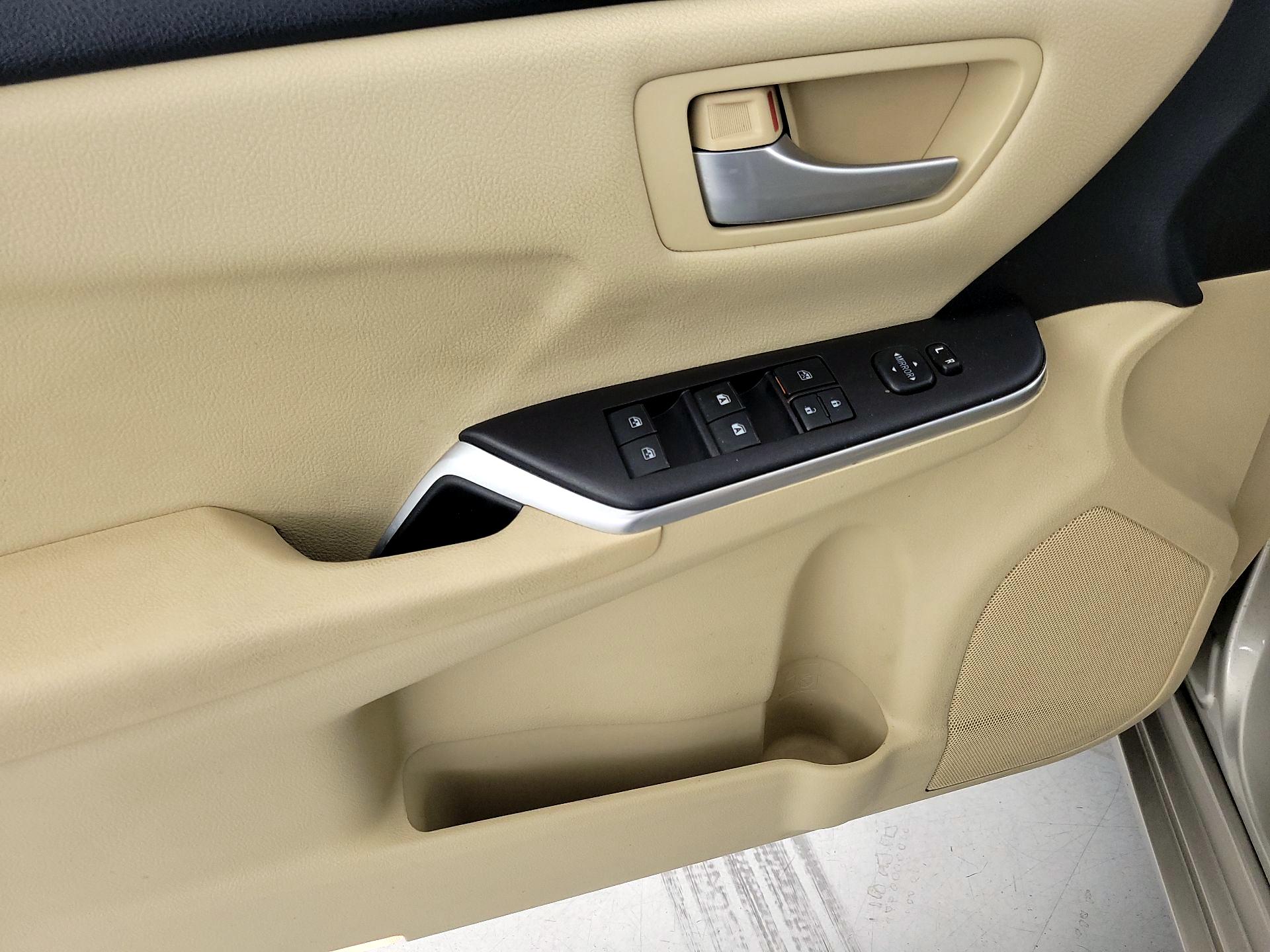 Thumbnail: 2017 Toyota Camry - 12