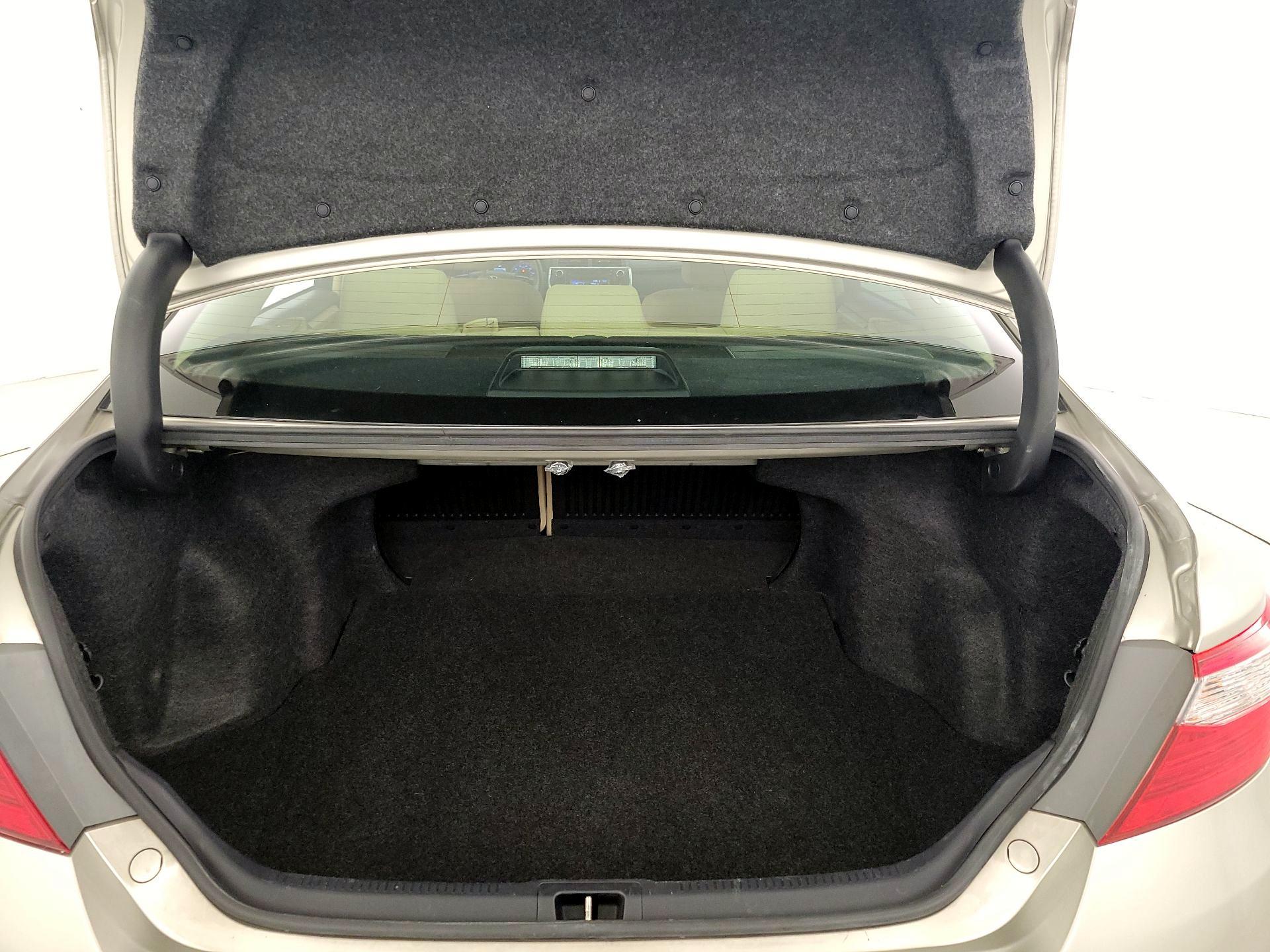 Thumbnail: 2017 Toyota Camry - 20