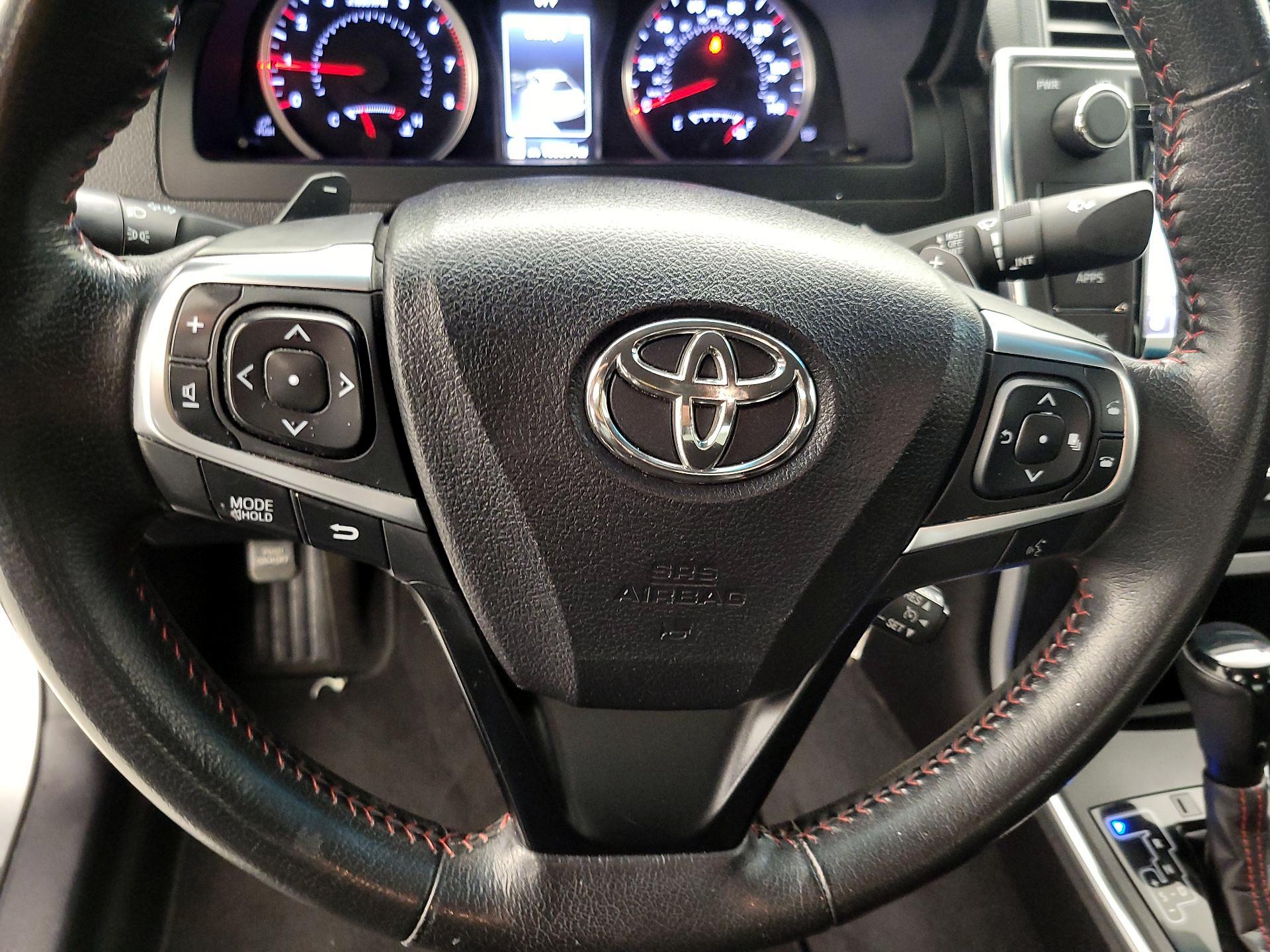 Thumbnail: 2015 Toyota Camry - 10