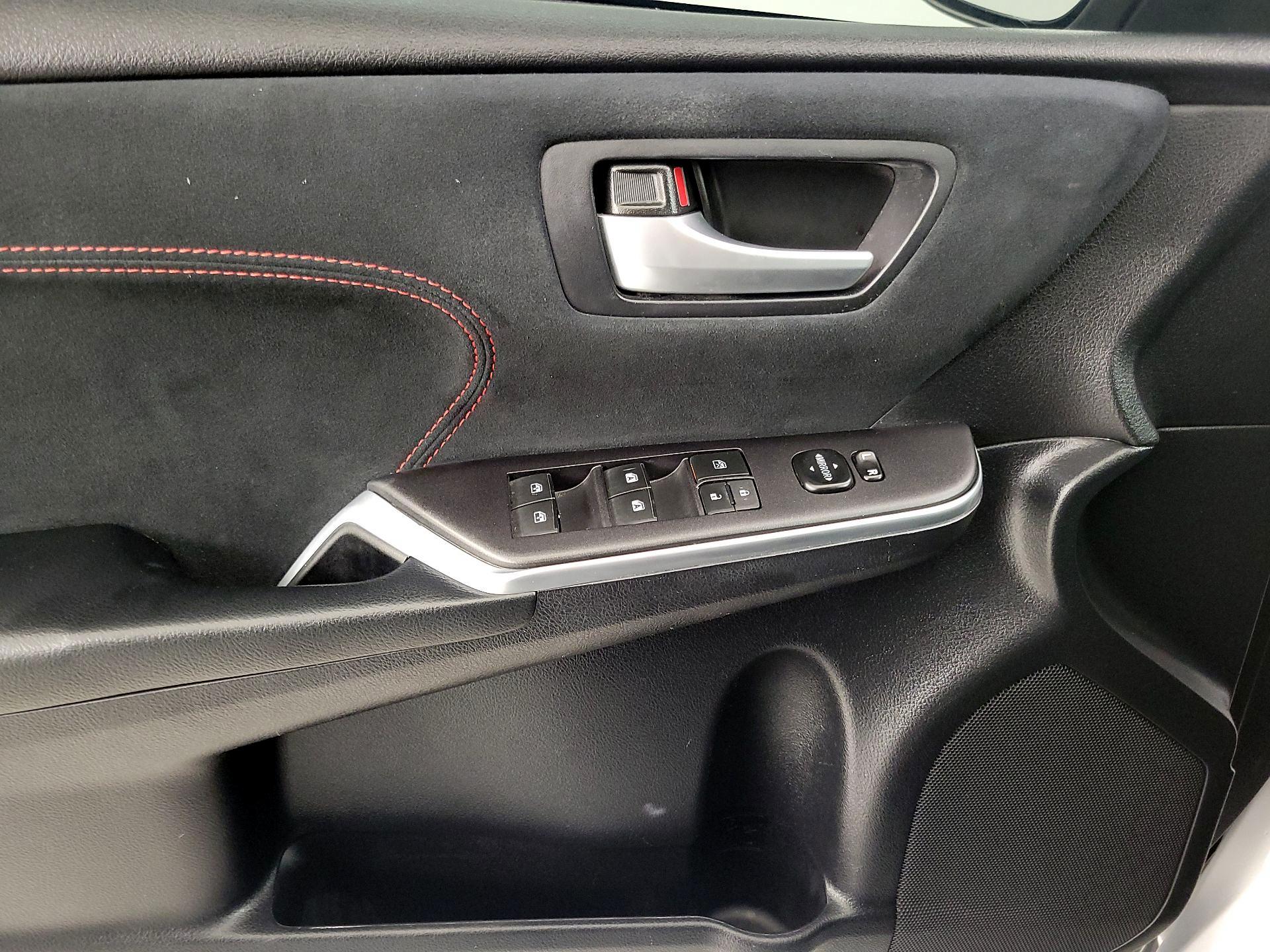 Thumbnail: 2015 Toyota Camry - 12