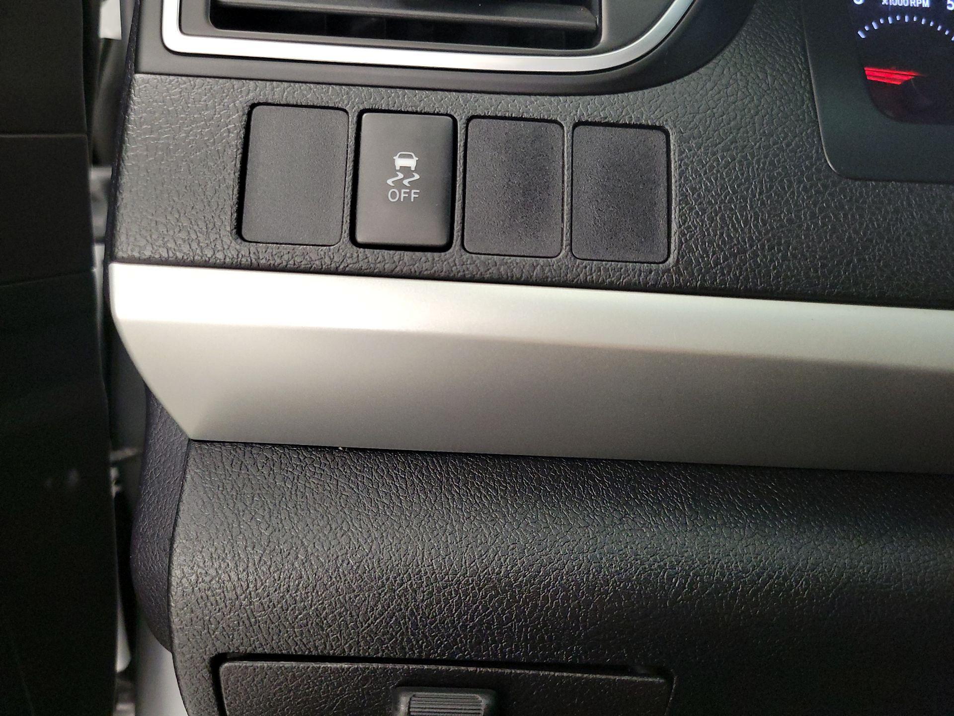 Thumbnail: 2015 Toyota Camry - 13