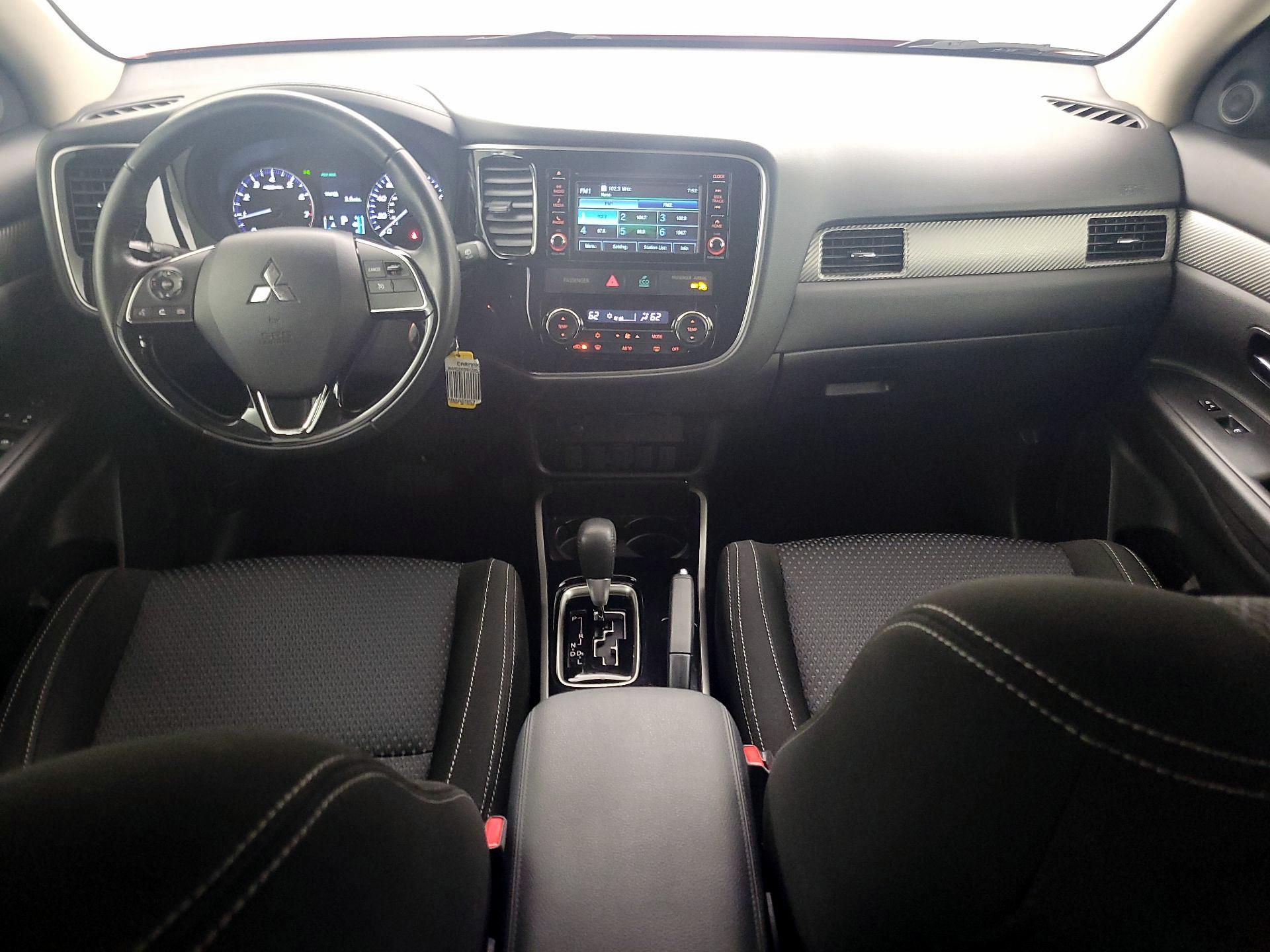 Thumbnail: 2017 Mitsubishi Outlander - 9