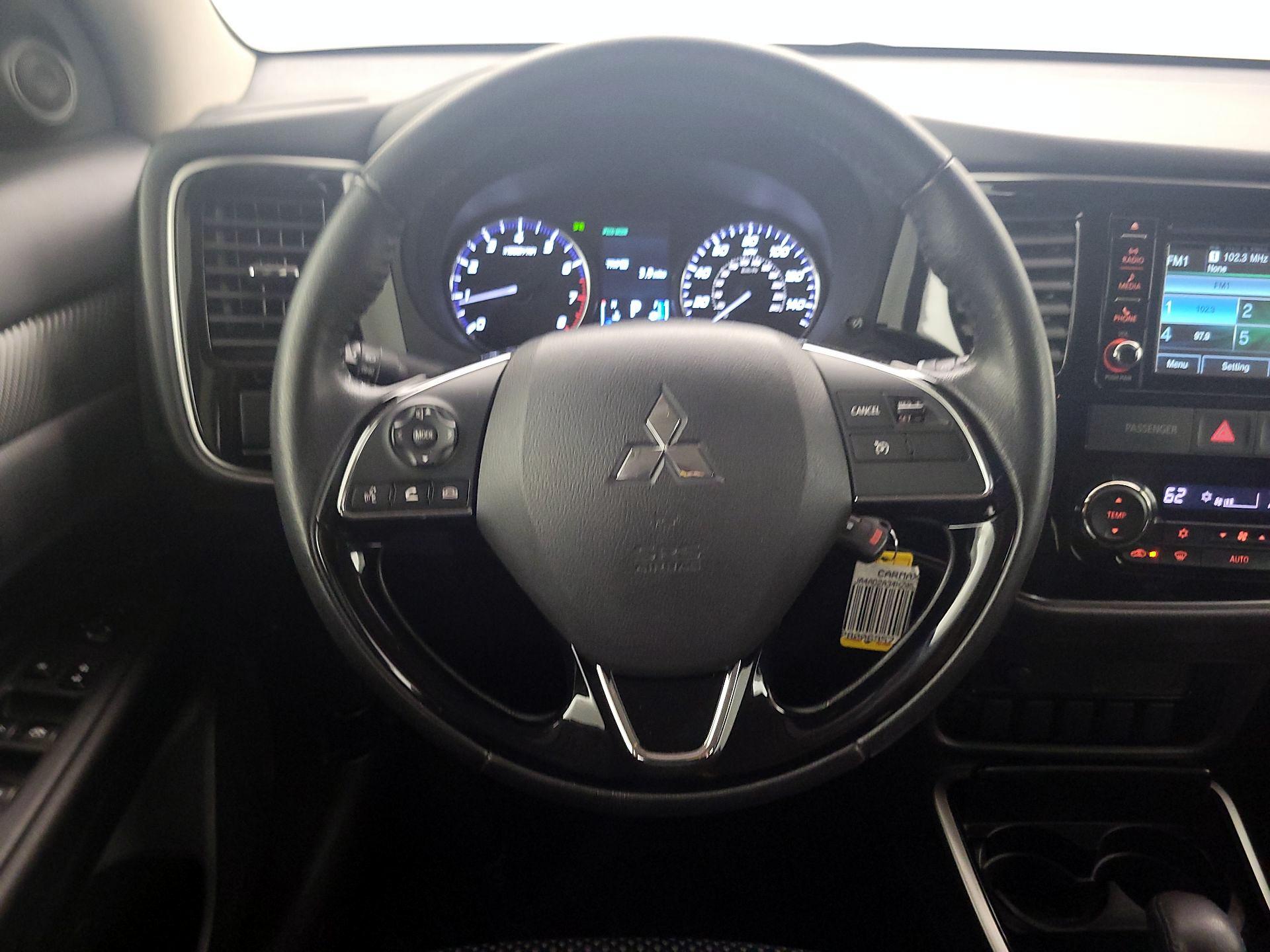 Thumbnail: 2017 Mitsubishi Outlander - 10