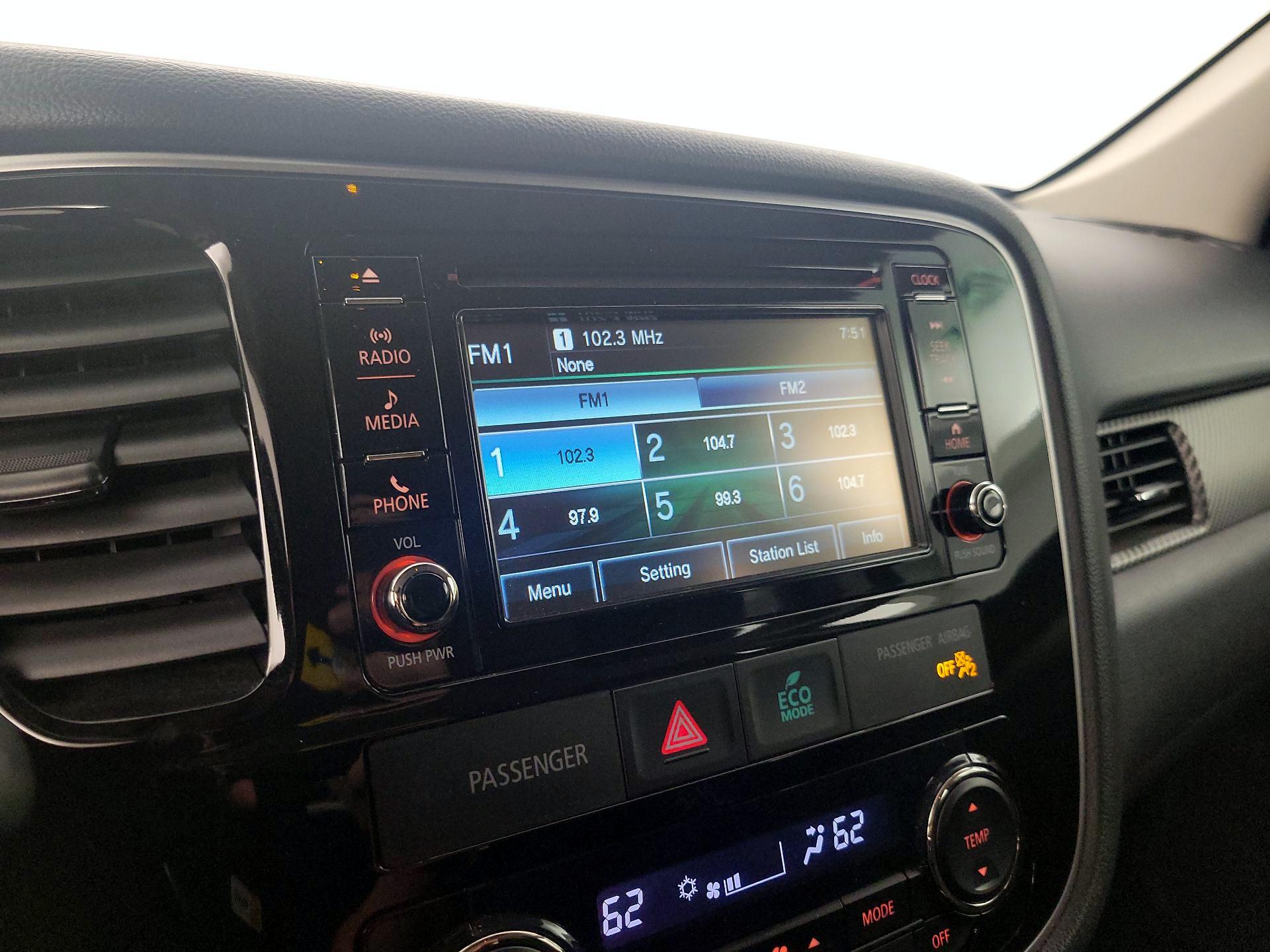 Thumbnail: 2017 Mitsubishi Outlander - 15