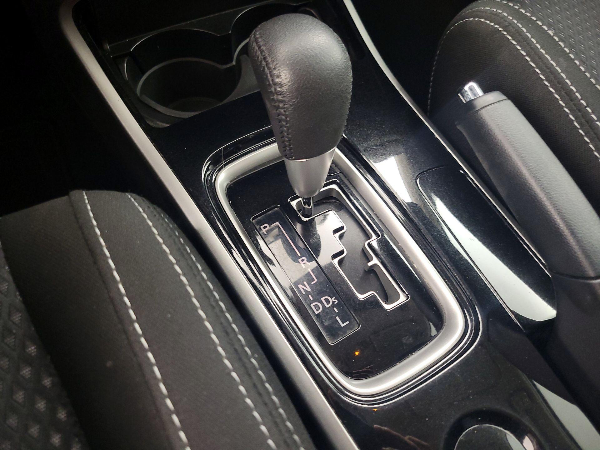 Thumbnail: 2017 Mitsubishi Outlander - 17