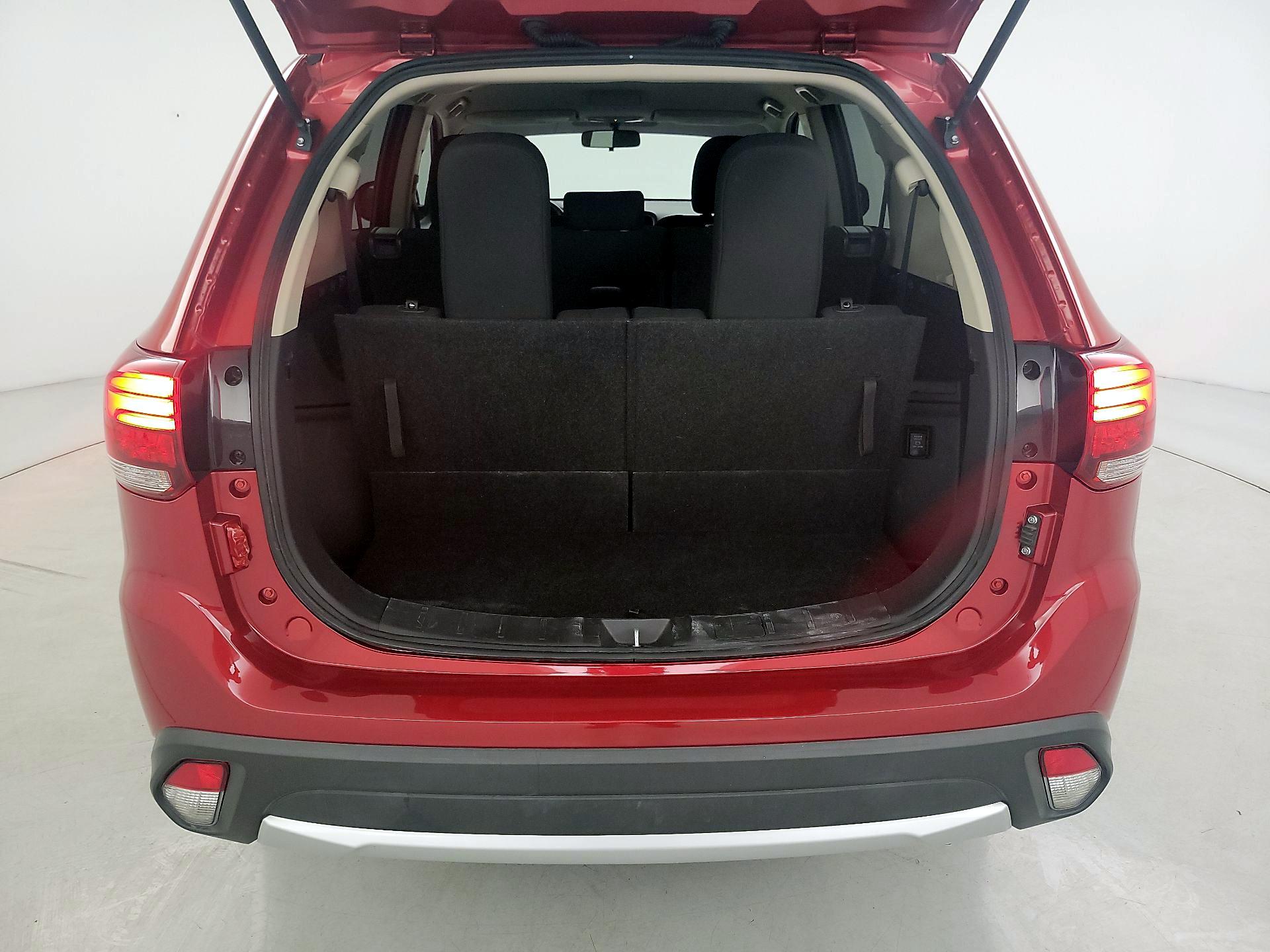 Thumbnail: 2017 Mitsubishi Outlander - 20