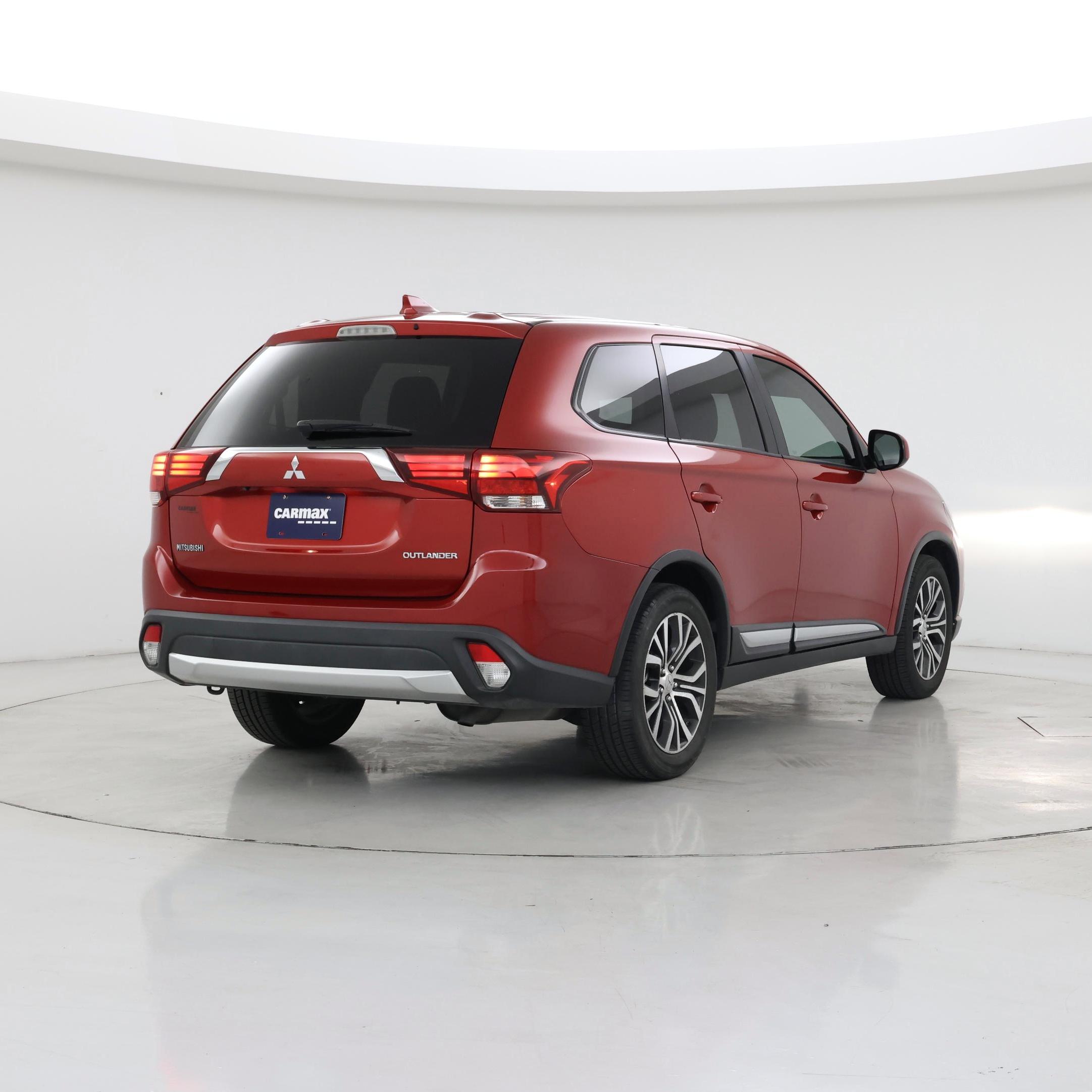 Thumbnail: 2017 Mitsubishi Outlander - 8