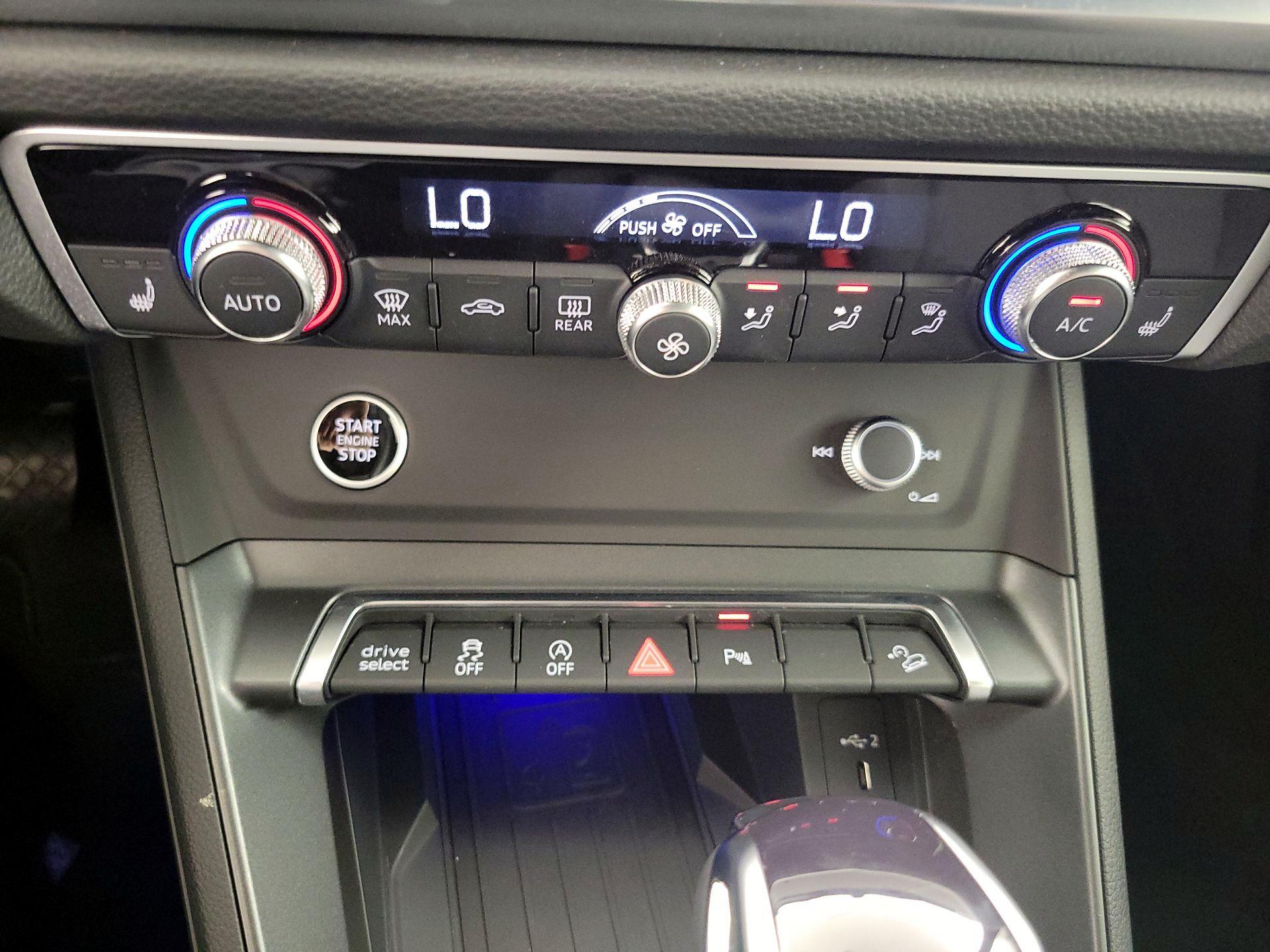 Thumbnail: 2022 Audi Q3 - 16