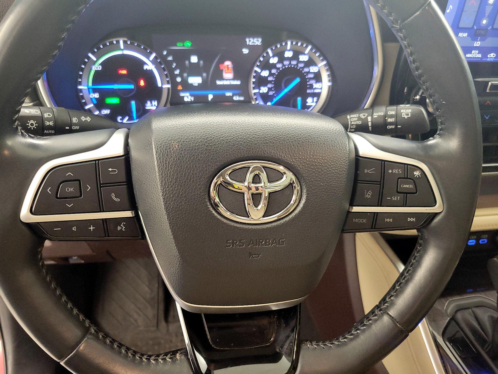 Thumbnail: 2022 Toyota Highlander - 10