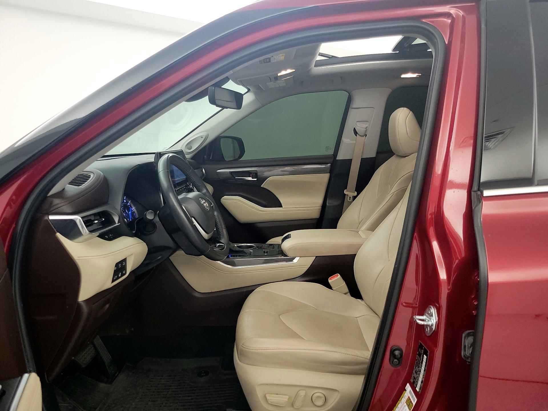 Thumbnail: 2022 Toyota Highlander - 11