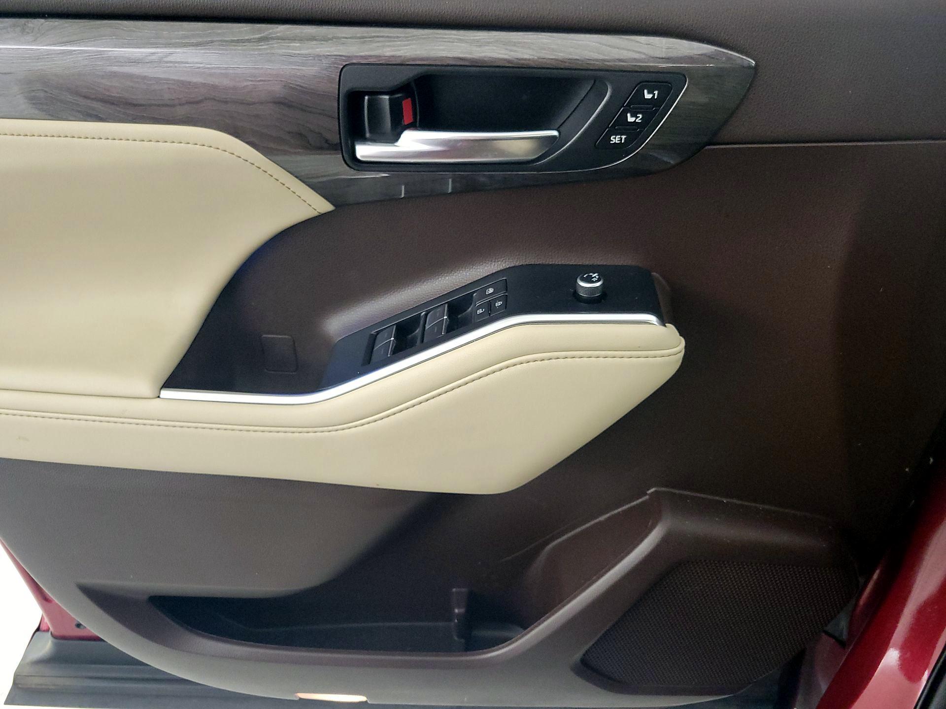 Thumbnail: 2022 Toyota Highlander - 12