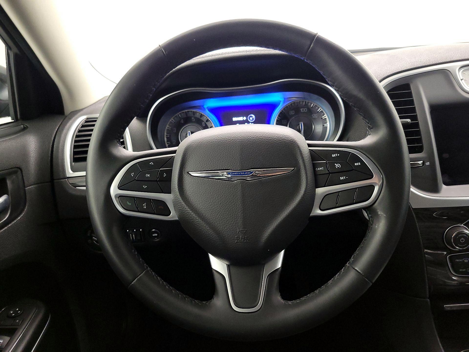 Thumbnail: 2022 Chrysler 300 - 10