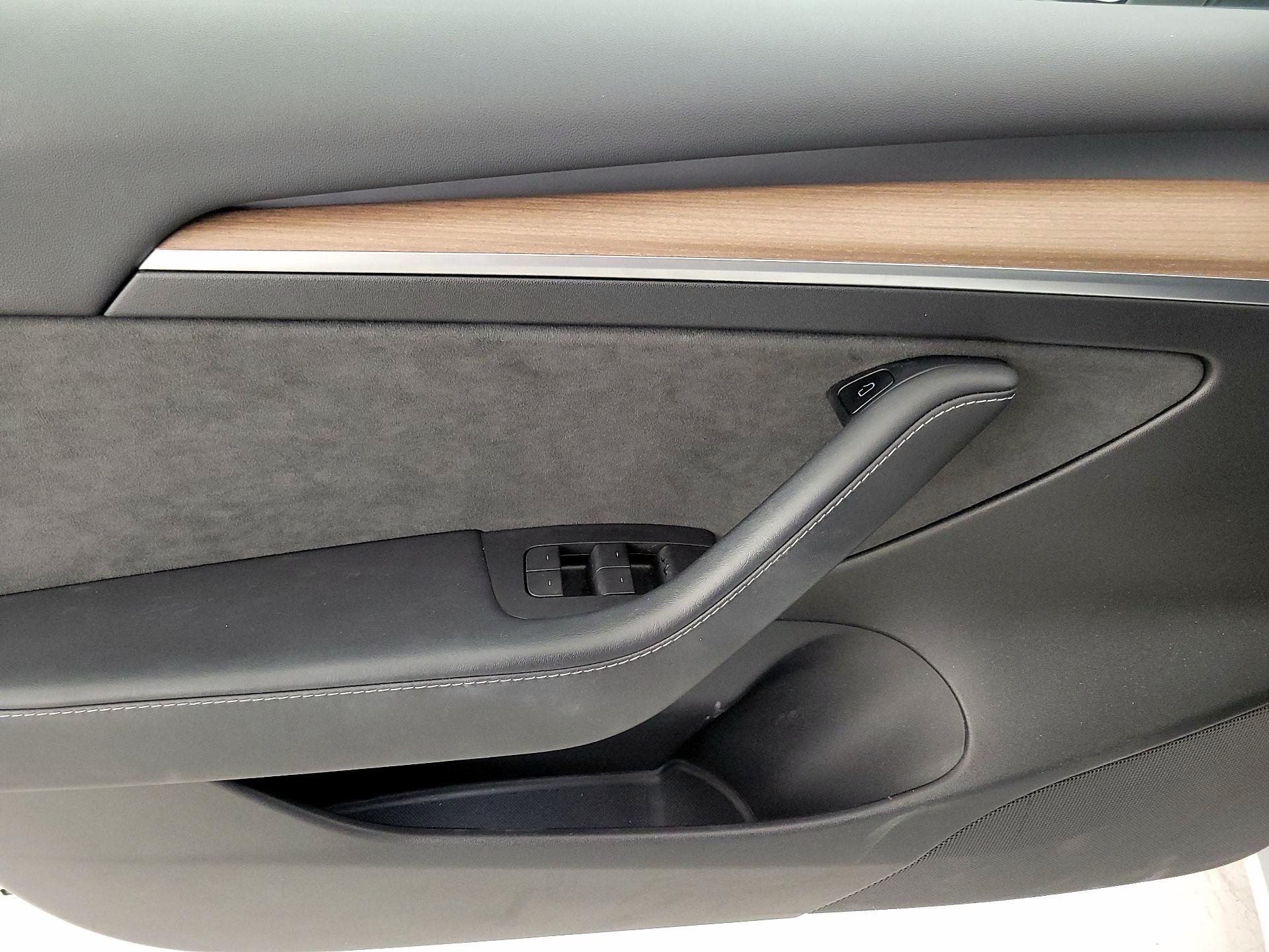 Thumbnail: 2022 Tesla Model 3 - 12