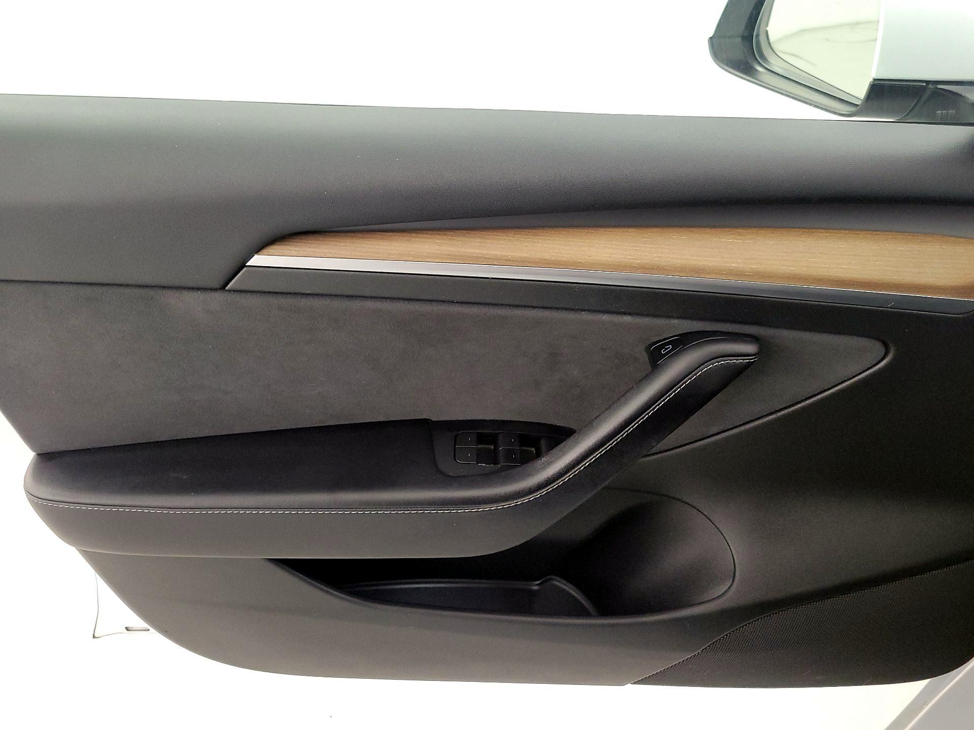 Thumbnail: 2022 Tesla Model 3 - 12