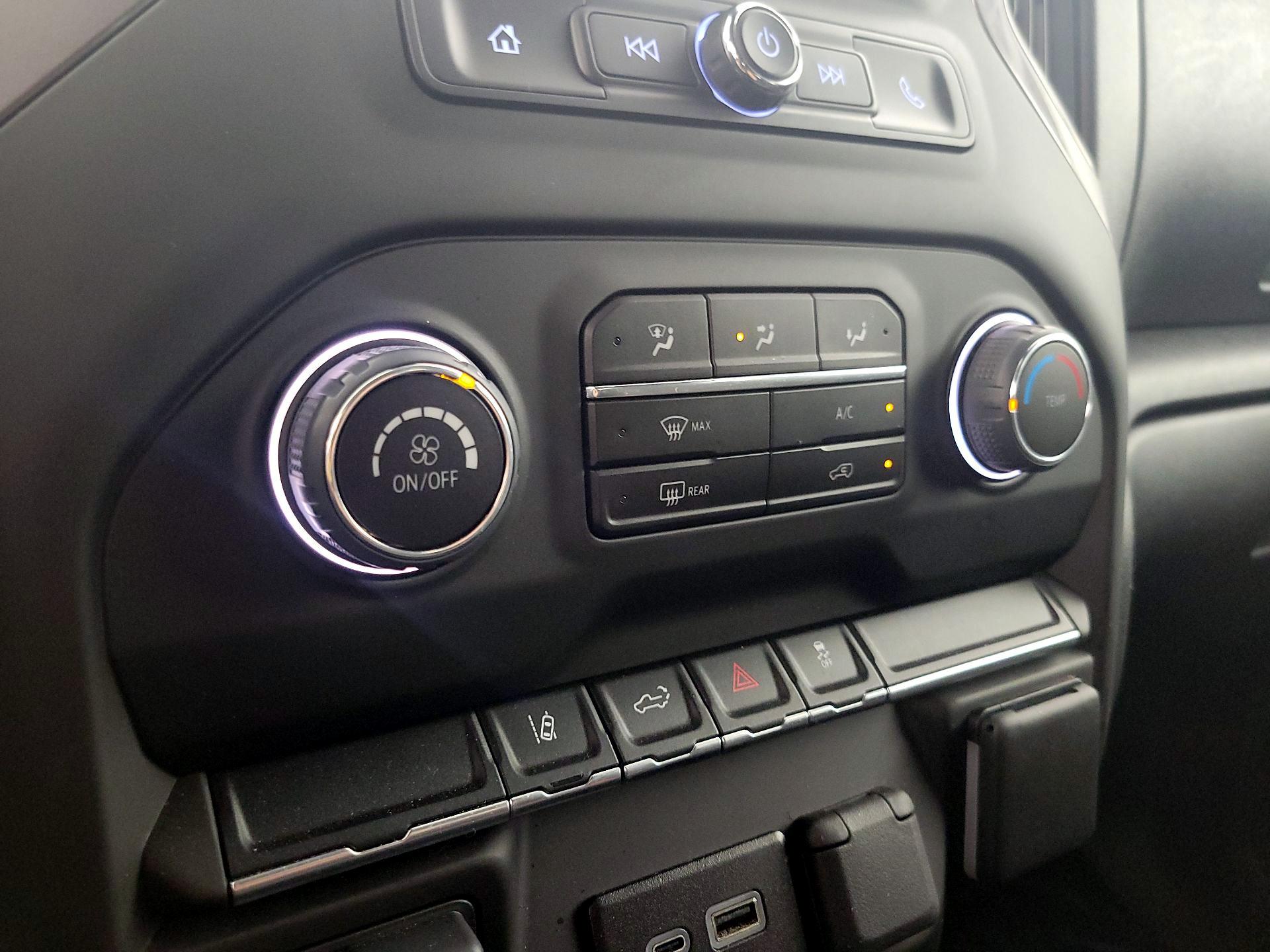 Thumbnail: 2024 Chevrolet Silverado 3500 - 16