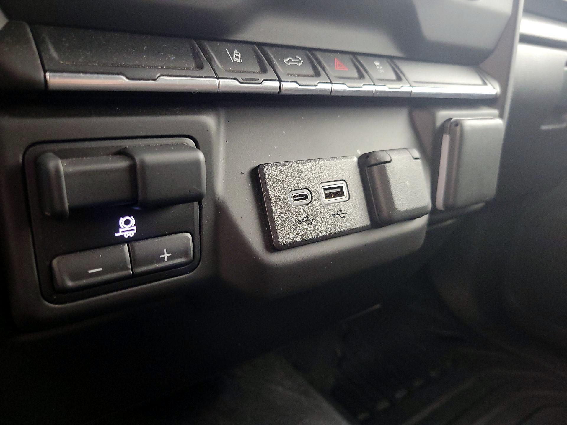 Thumbnail: 2024 Chevrolet Silverado 3500 - 18