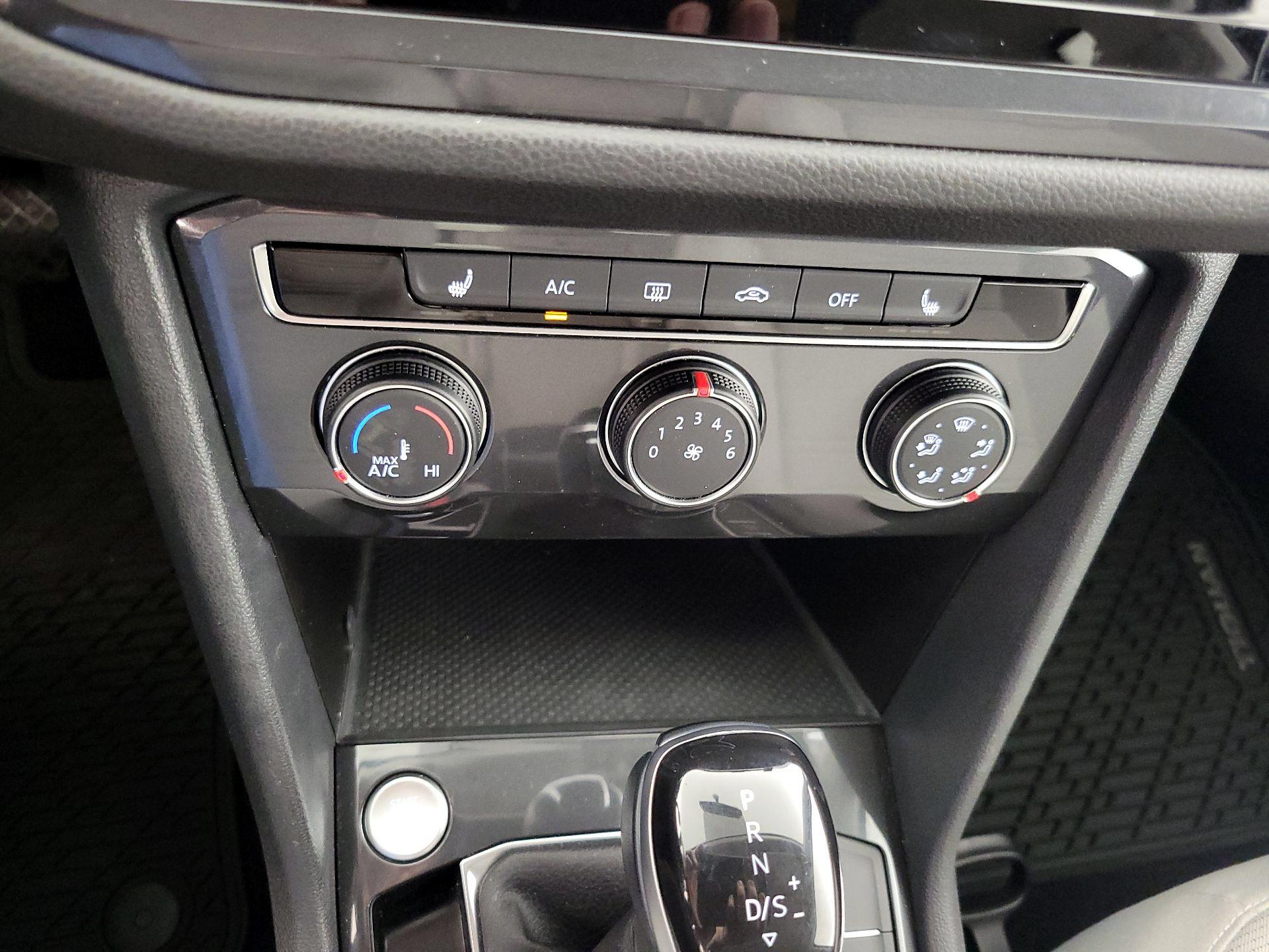 Thumbnail: 2022 Volkswagen Tiguan - 16