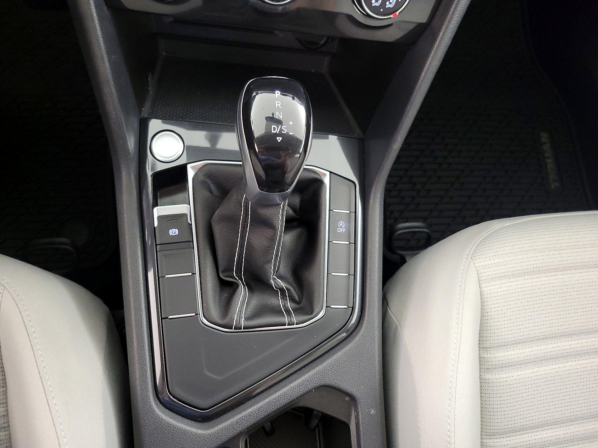 Thumbnail: 2022 Volkswagen Tiguan - 17