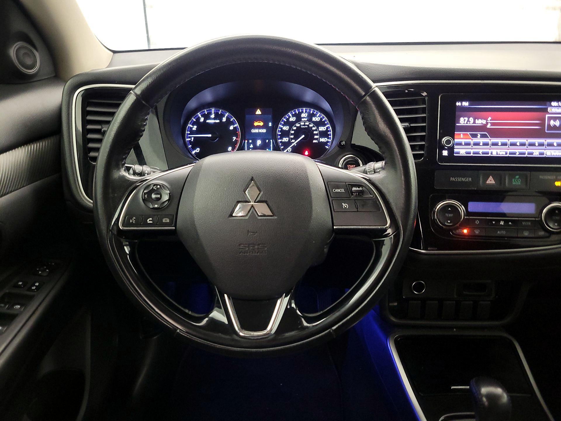 Thumbnail: 2017 Mitsubishi Outlander - 10