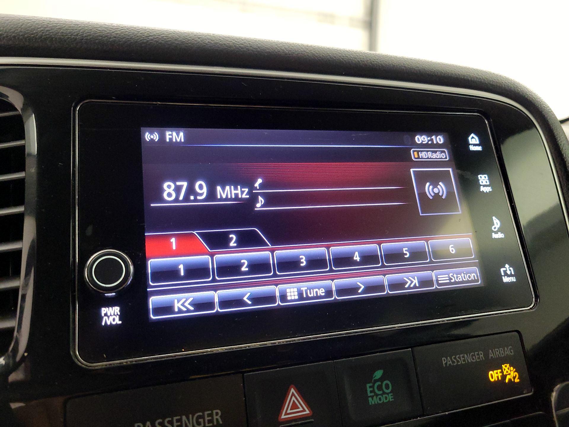 Thumbnail: 2017 Mitsubishi Outlander - 15