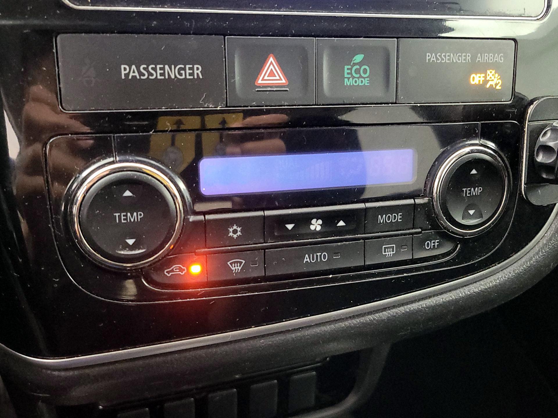 Thumbnail: 2017 Mitsubishi Outlander - 16